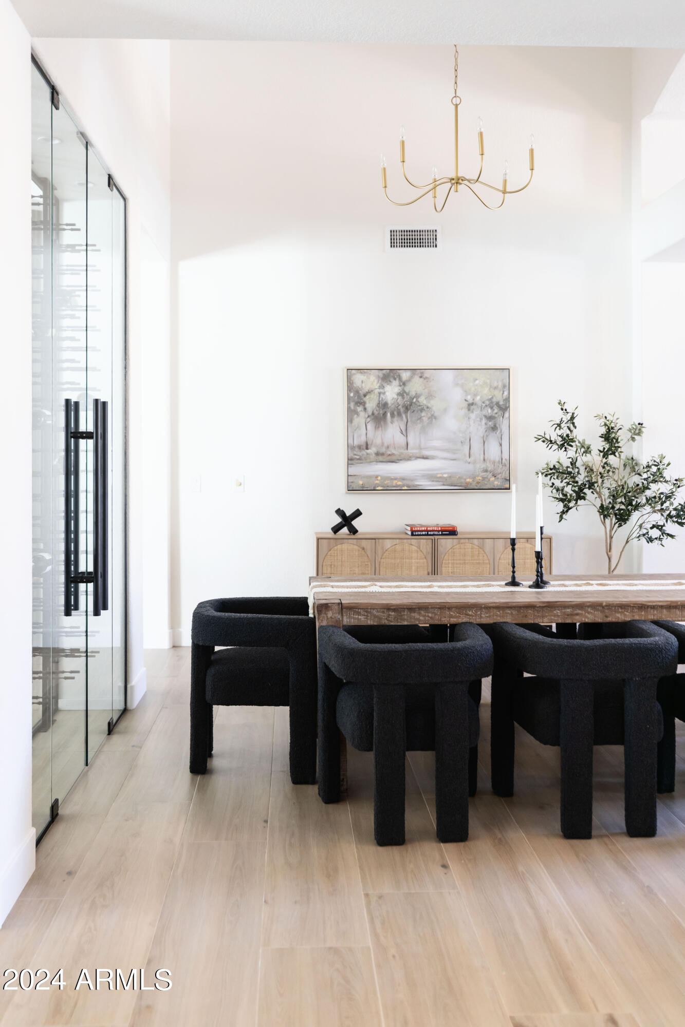 5501 E HARTFORD Avenue