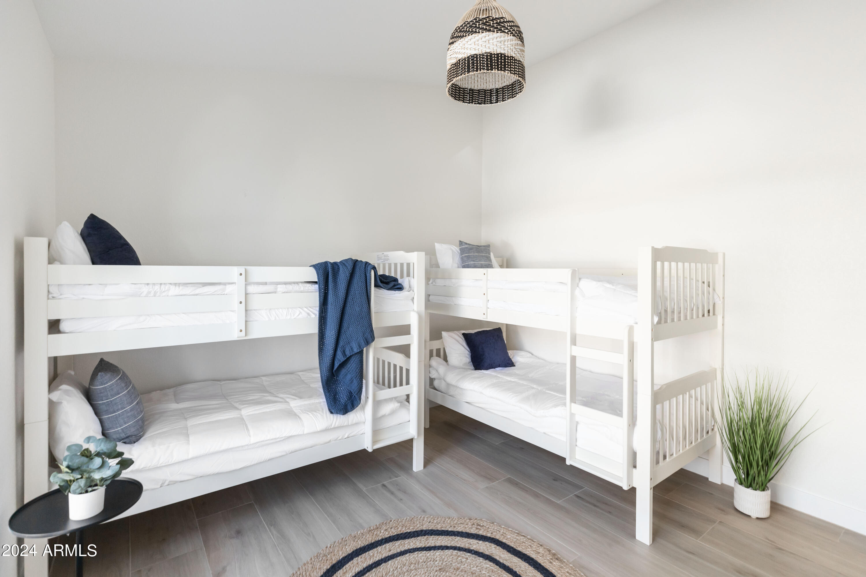 5501 E HARTFORD Avenue