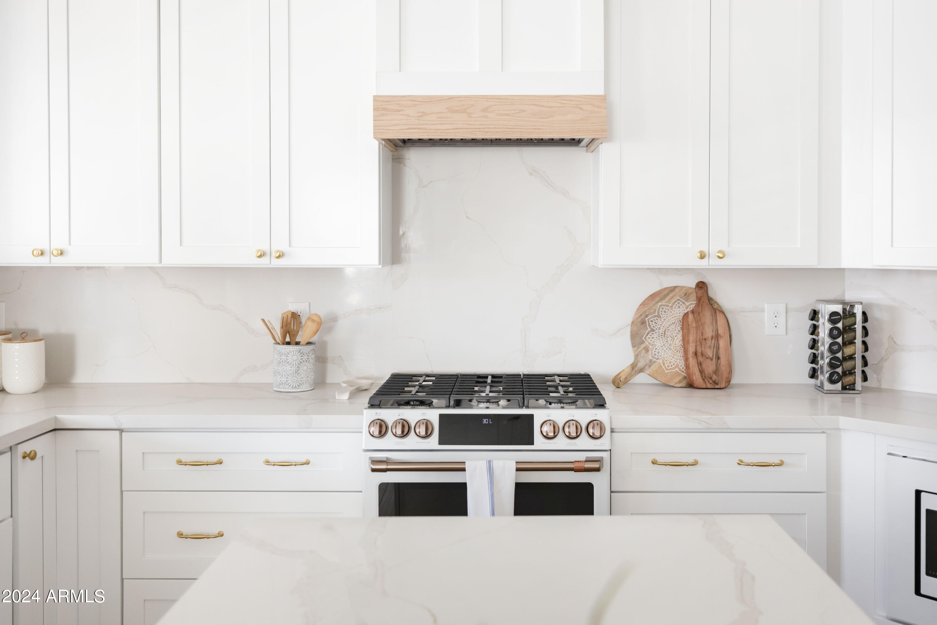 5501 E HARTFORD Avenue