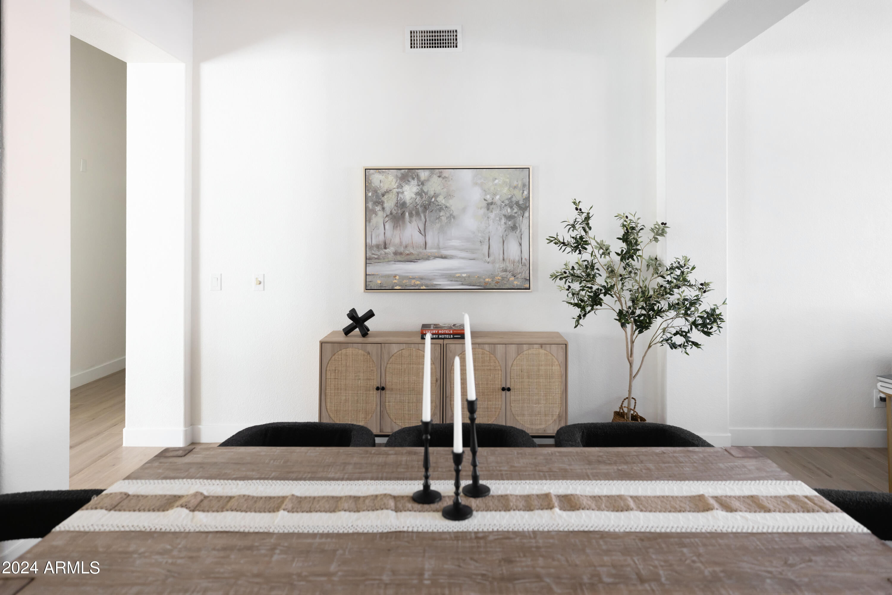 5501 E HARTFORD Avenue