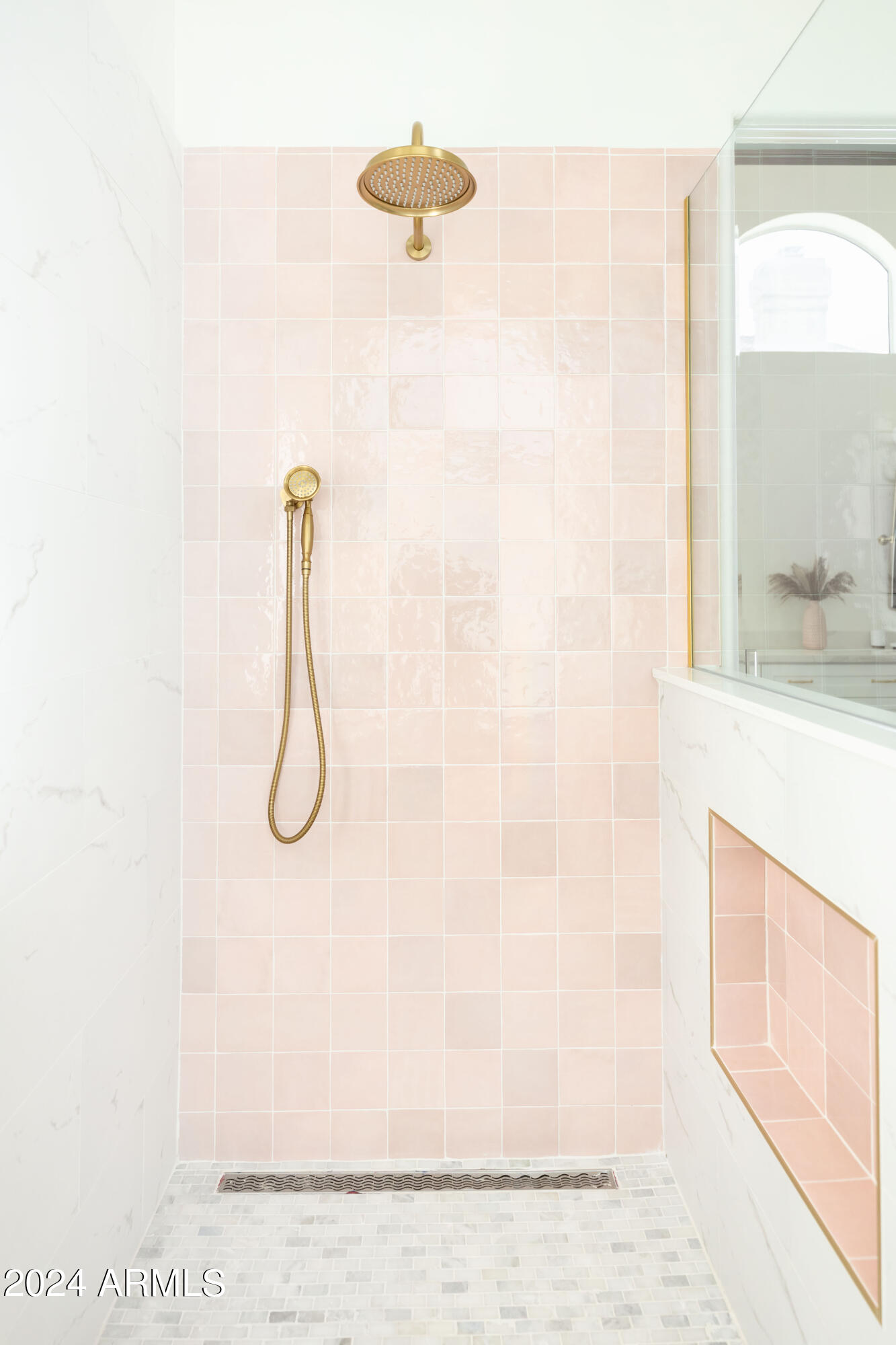 5501 E HARTFORD Avenue