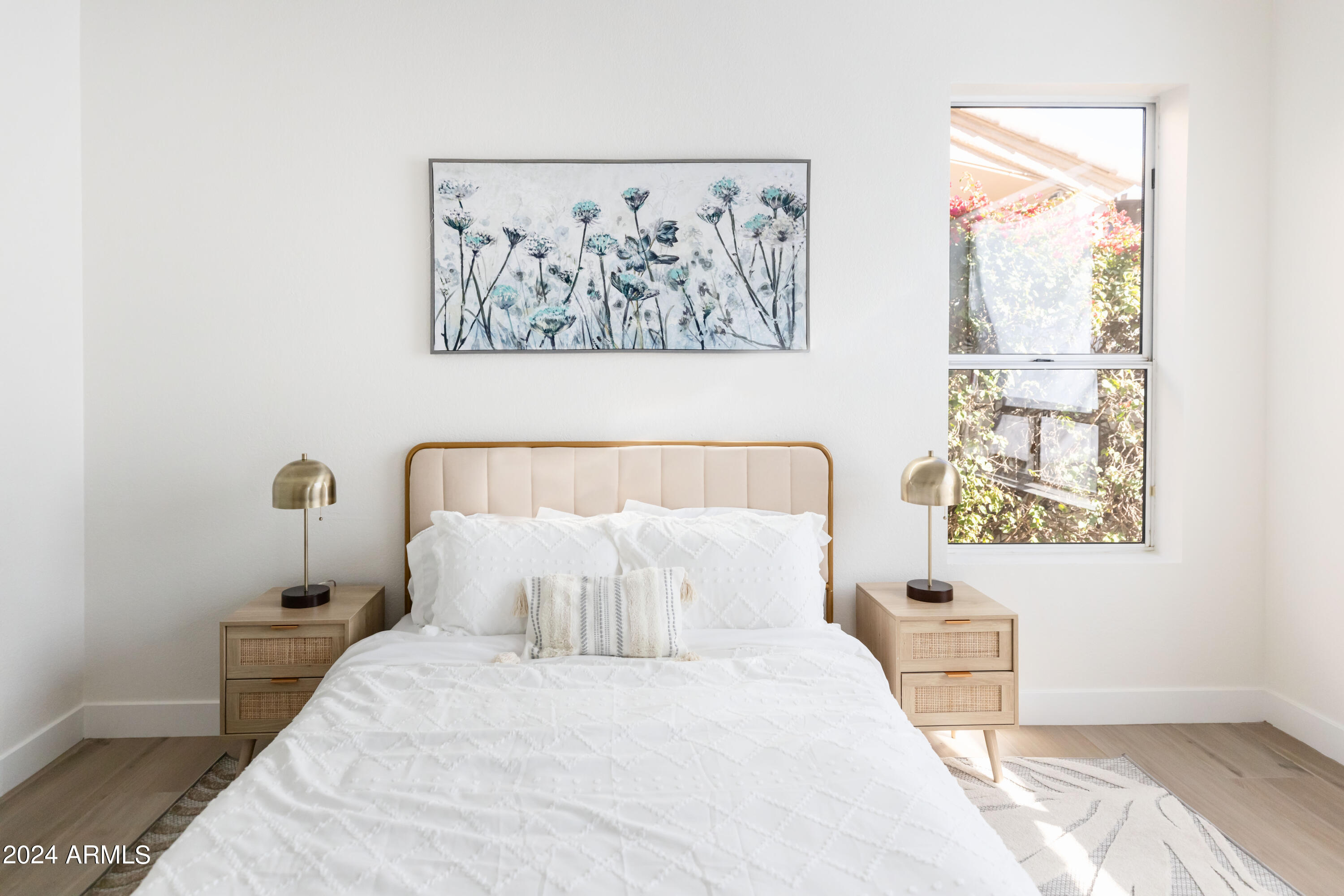 5501 E HARTFORD Avenue