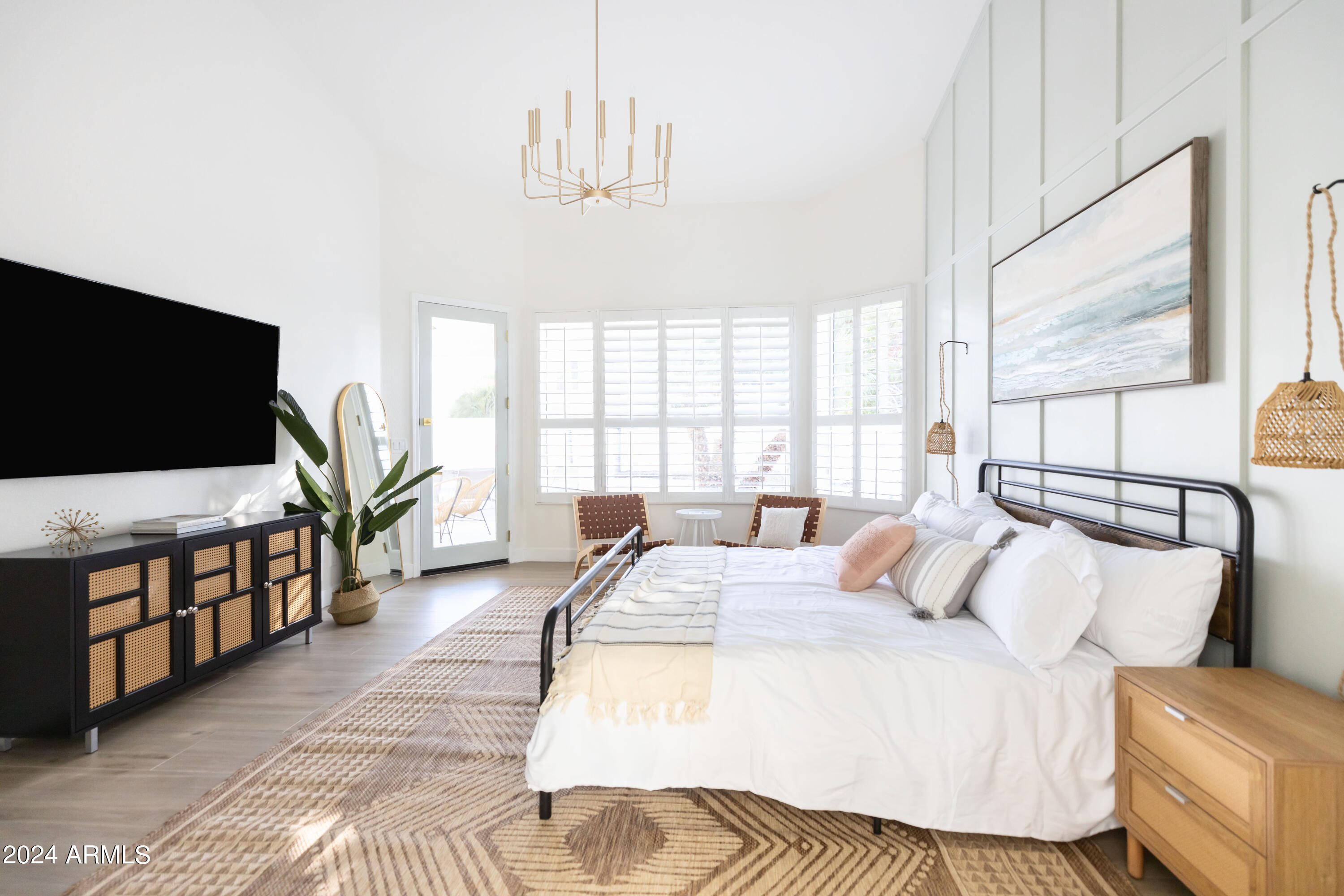 5501 E HARTFORD Avenue