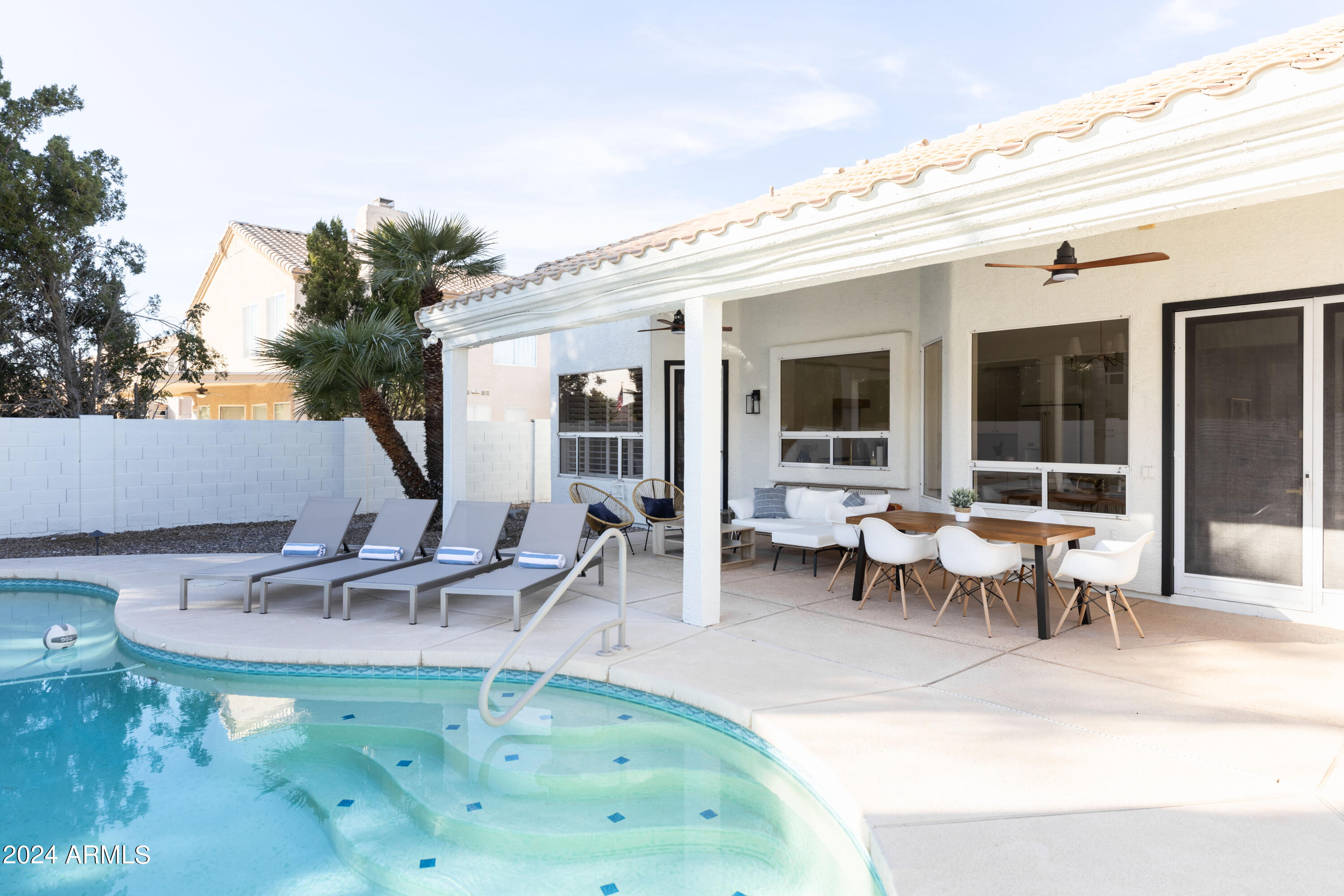 5501 E HARTFORD Avenue