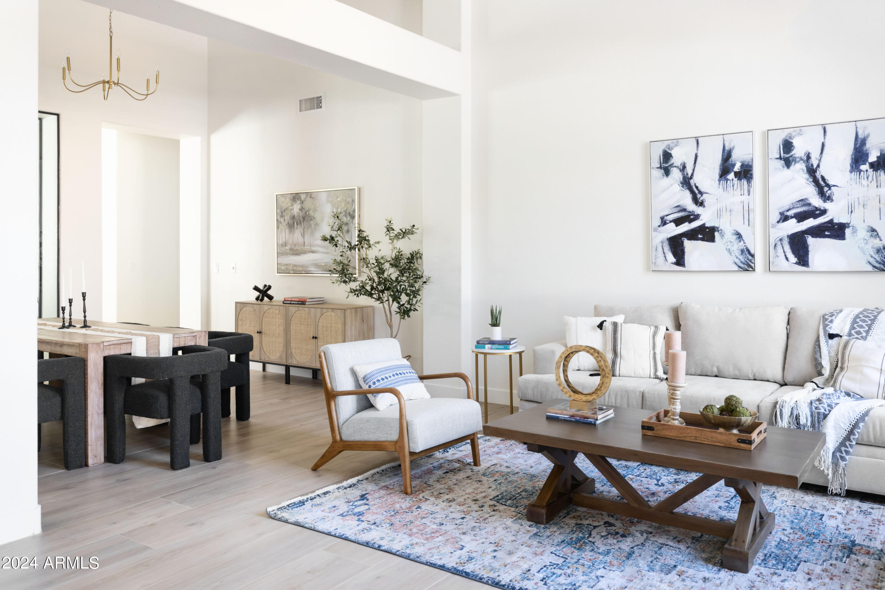 5501 E HARTFORD Avenue