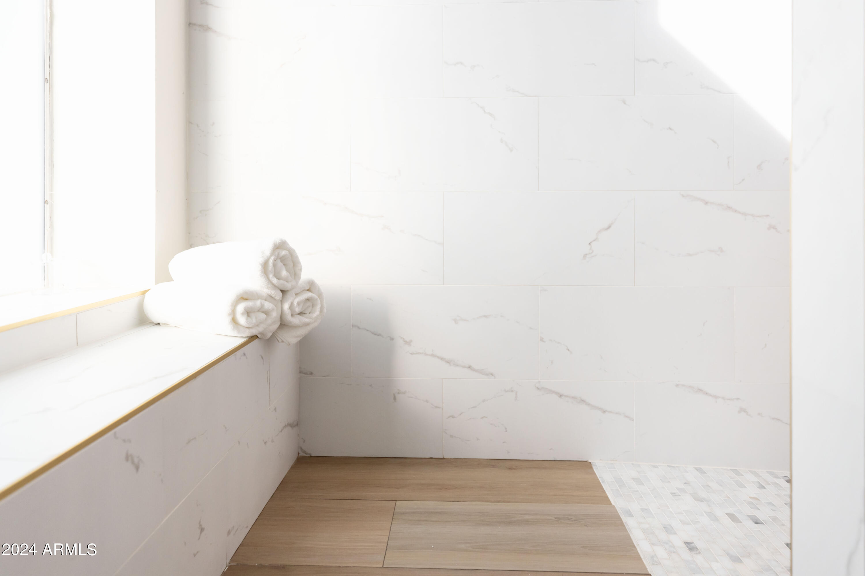 5501 E HARTFORD Avenue