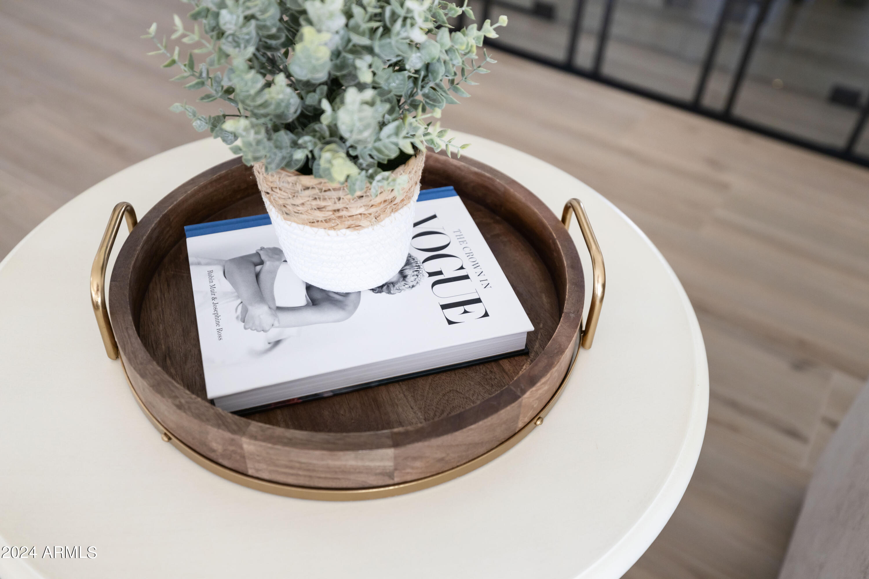 5501 E HARTFORD Avenue