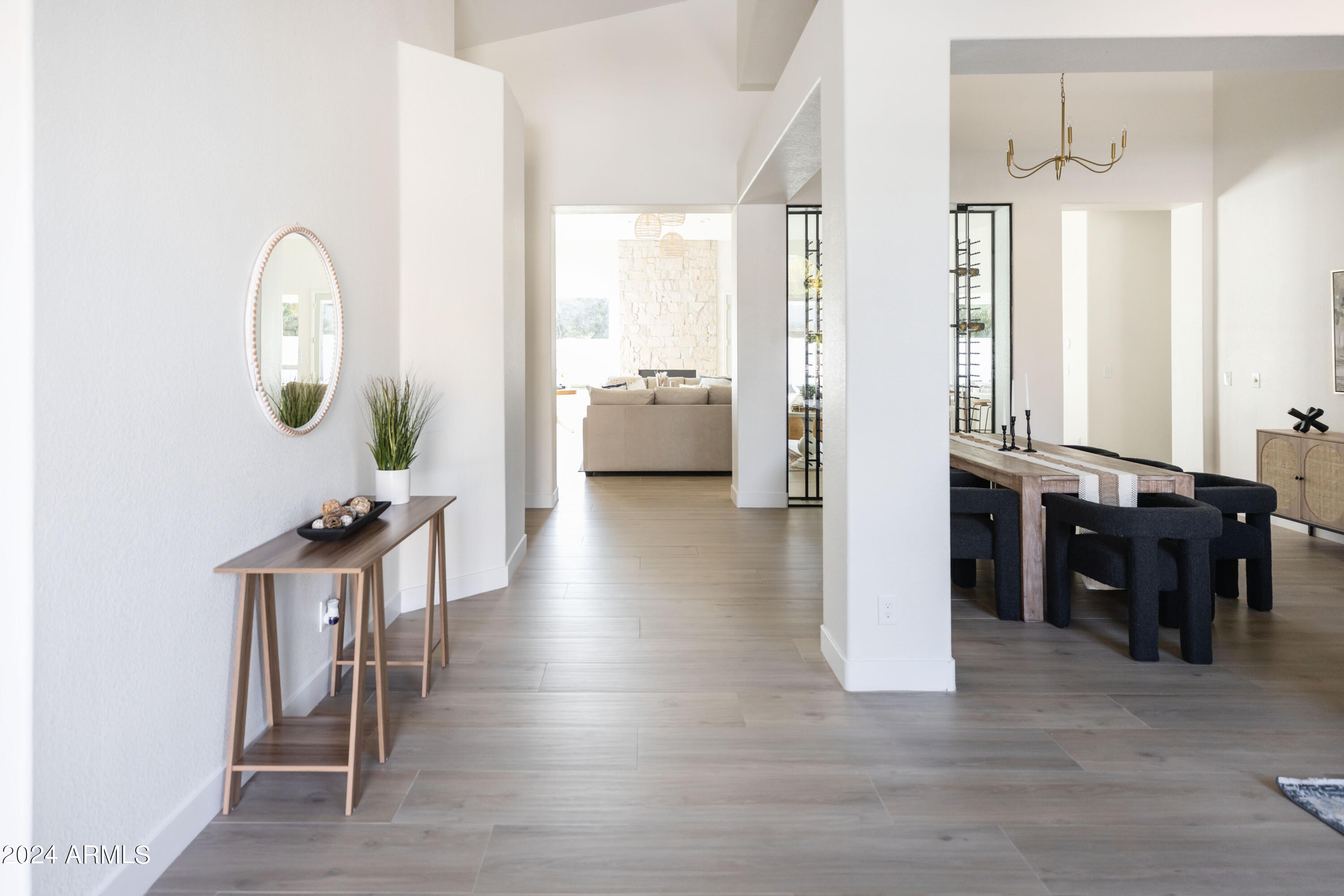 5501 E HARTFORD Avenue