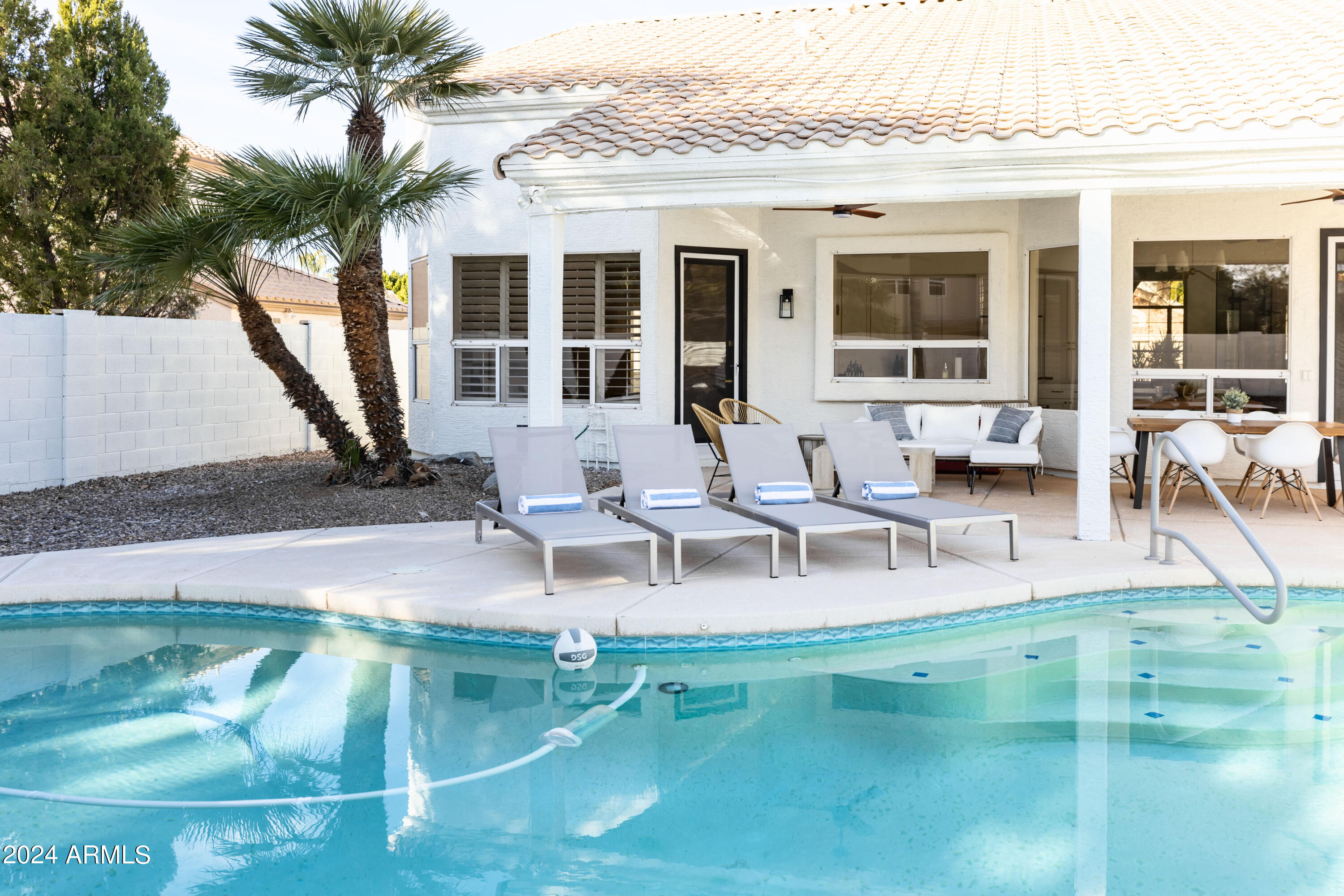 5501 E HARTFORD Avenue