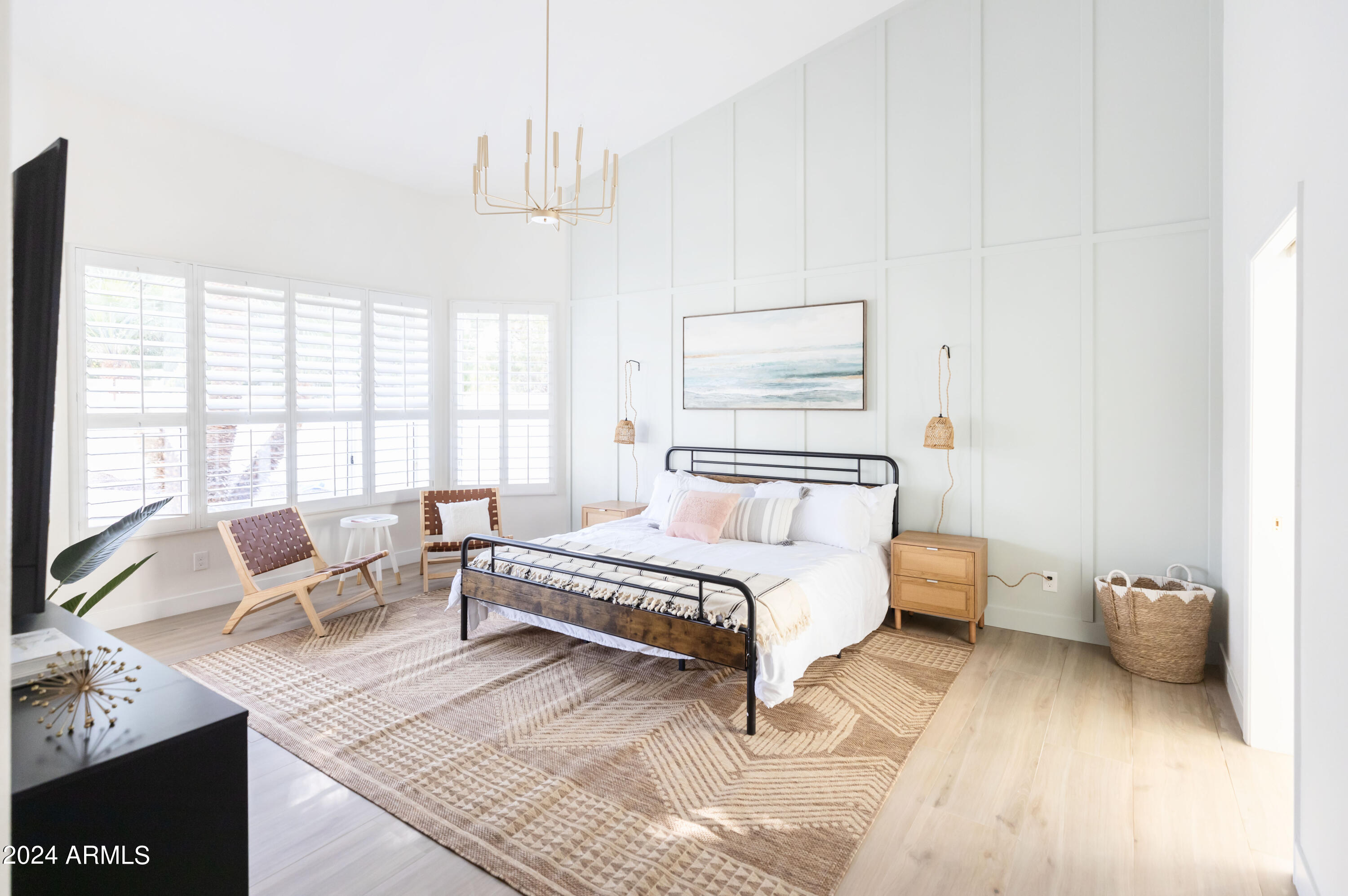 5501 E HARTFORD Avenue