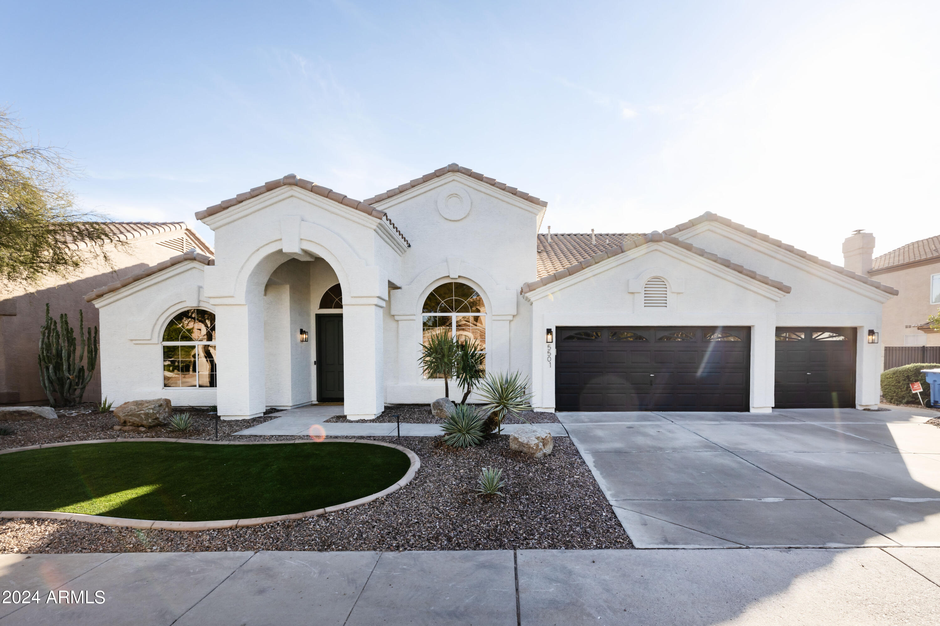 5501 E HARTFORD Avenue