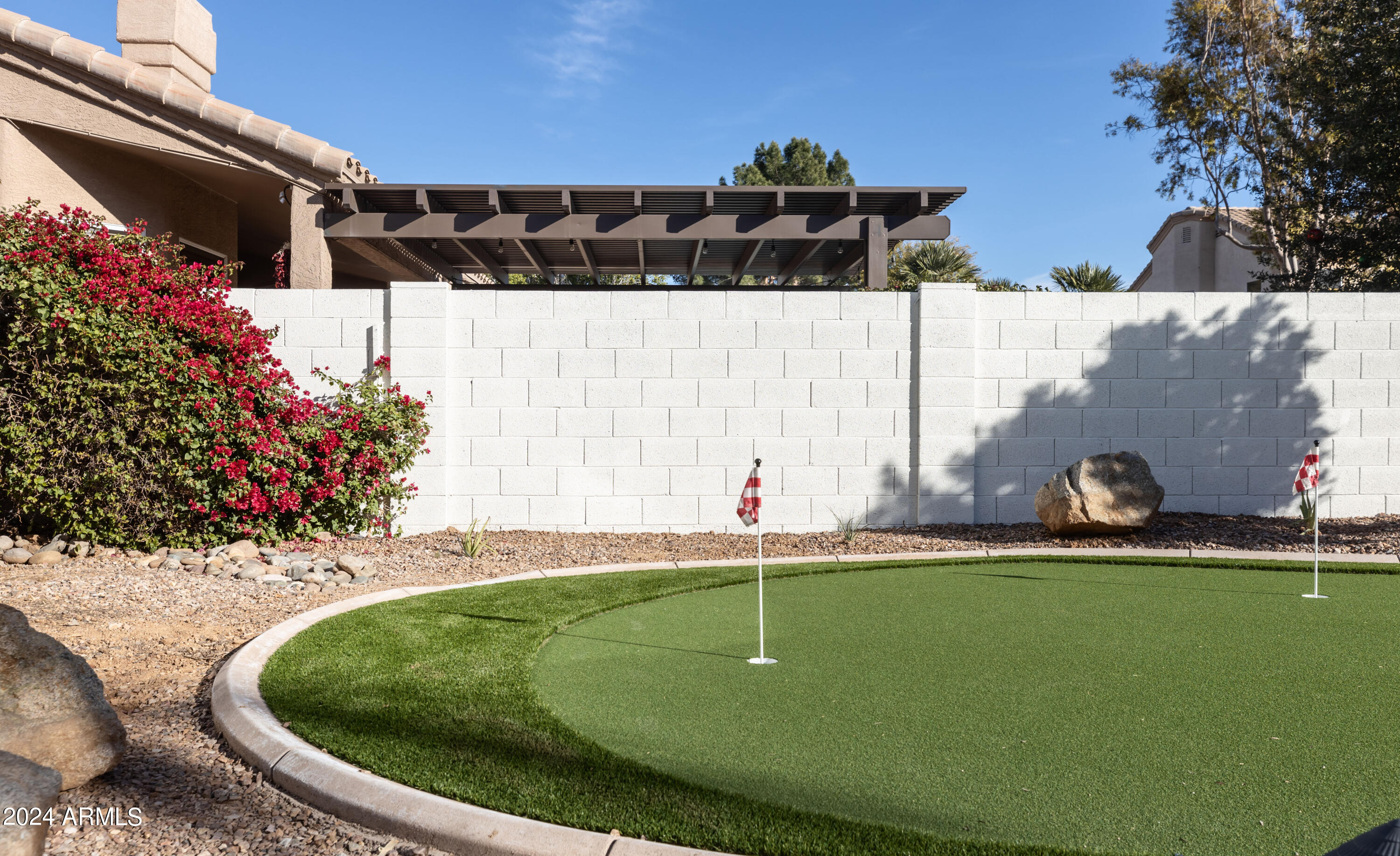 5501 E HARTFORD Avenue