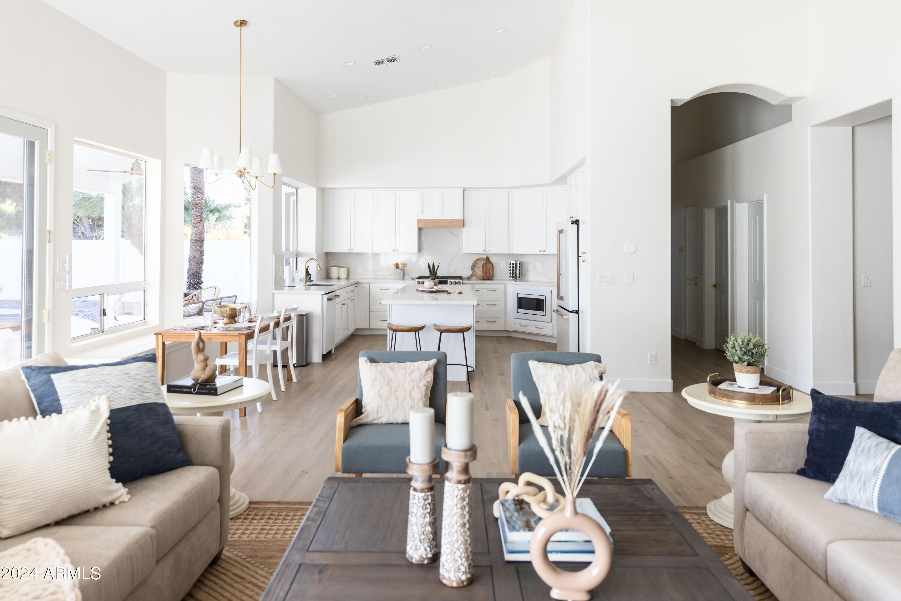 5501 E HARTFORD Avenue