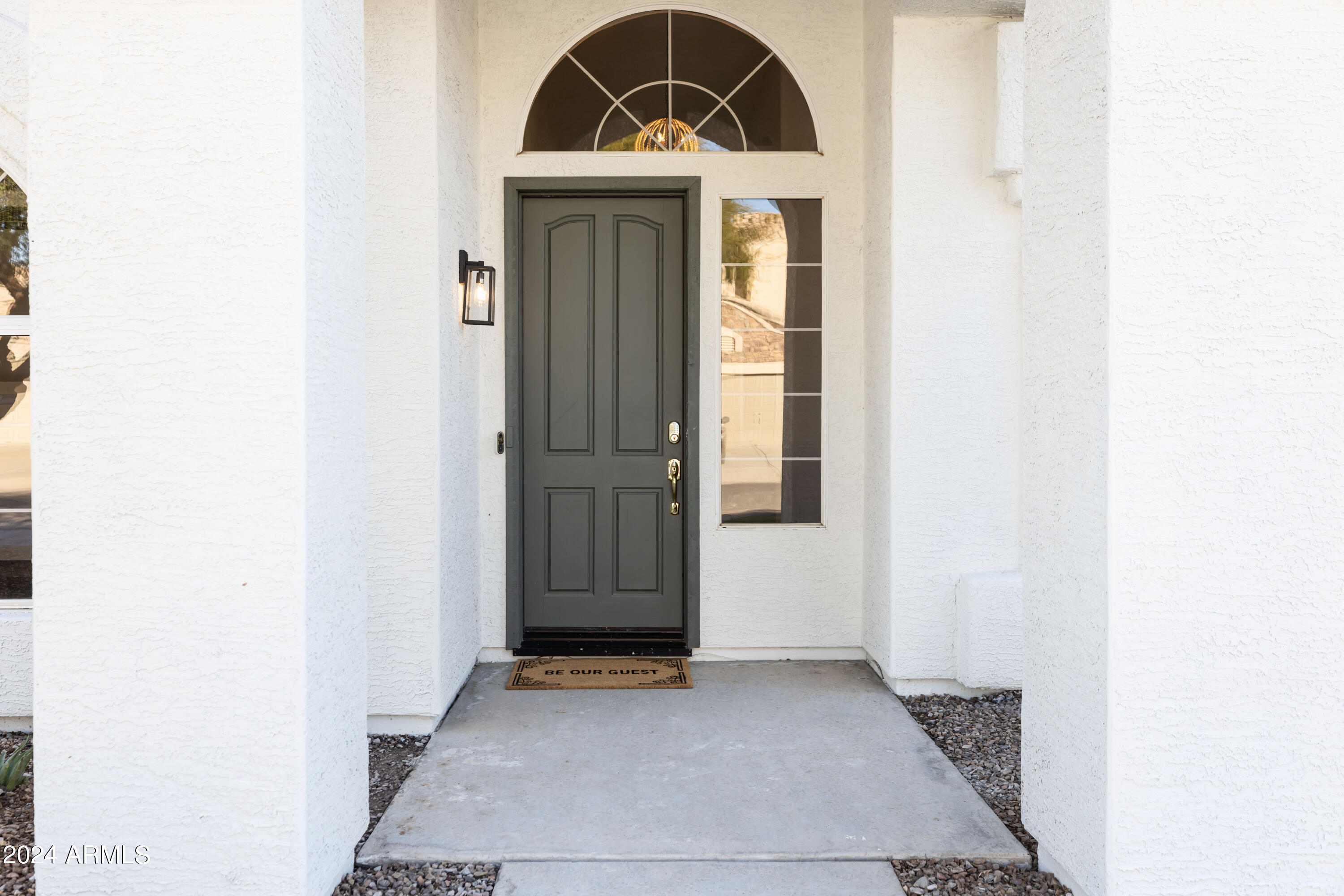 5501 E HARTFORD Avenue