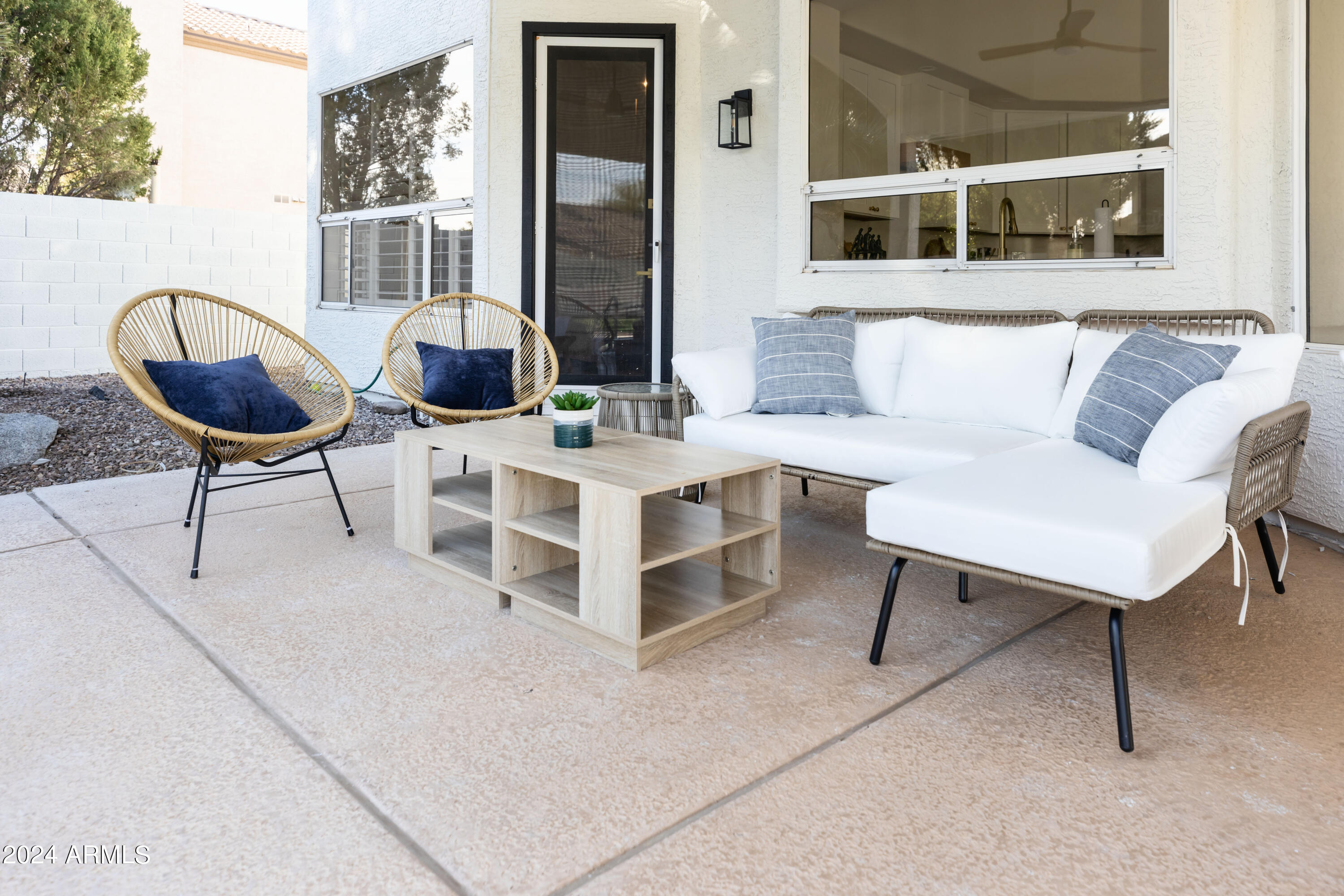 5501 E HARTFORD Avenue