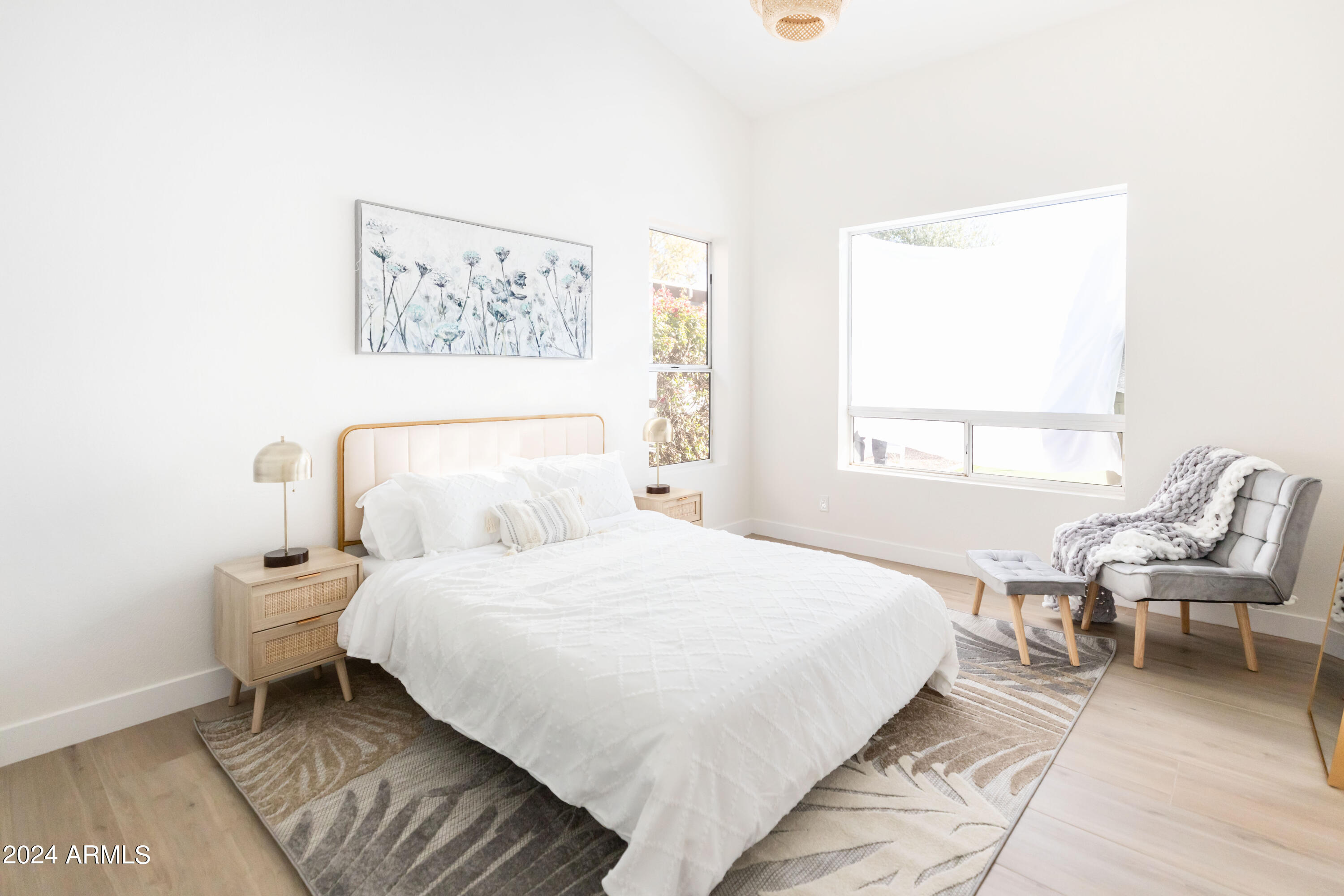 5501 E HARTFORD Avenue