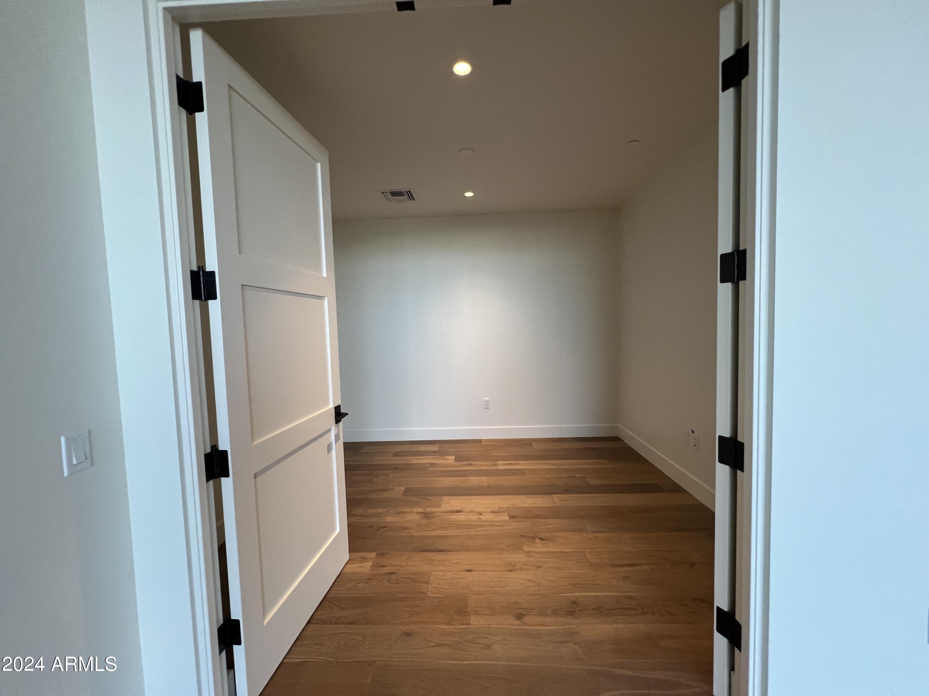 5000 N Camelback Ridge Road 104