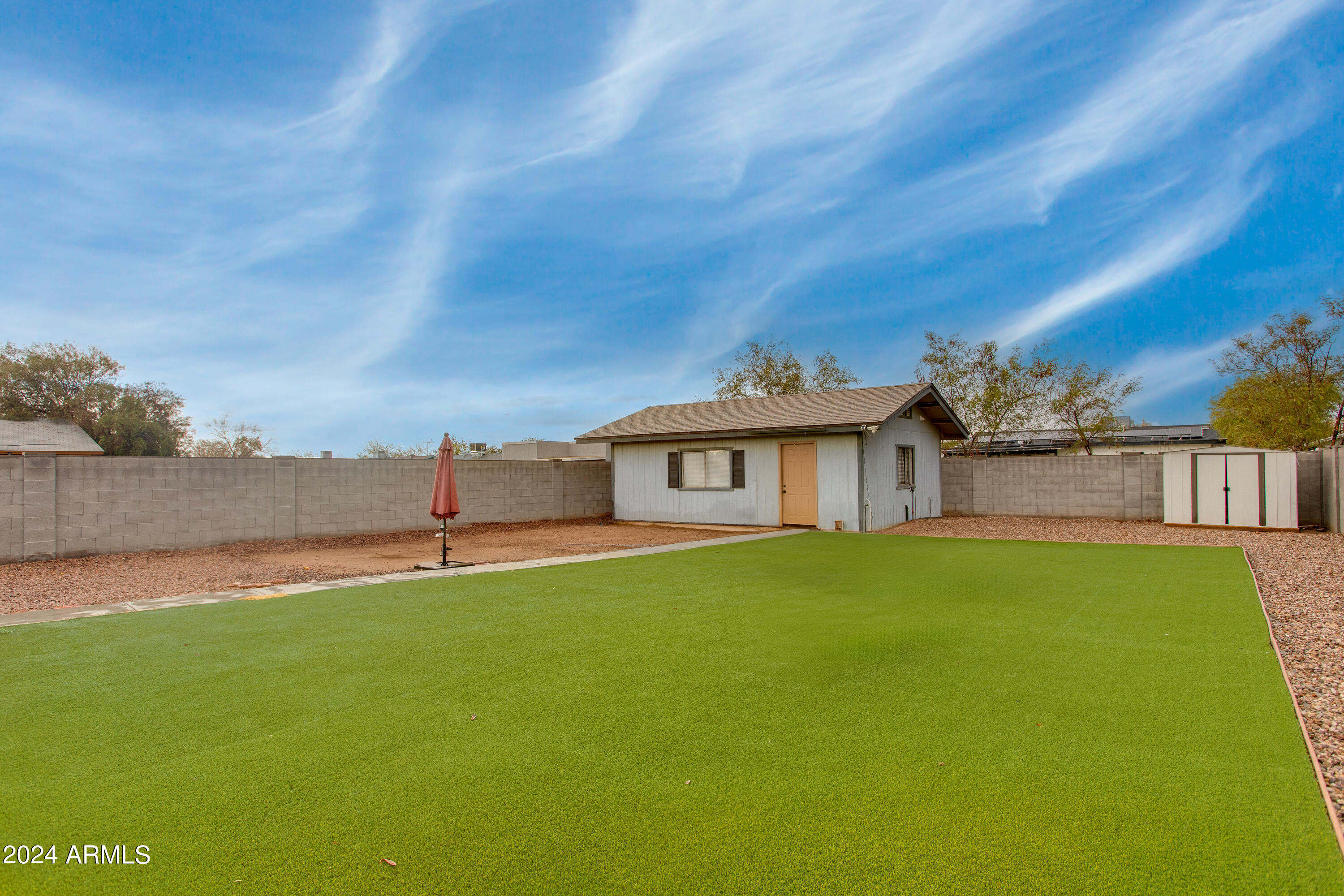 2444 E MCARTHUR Drive