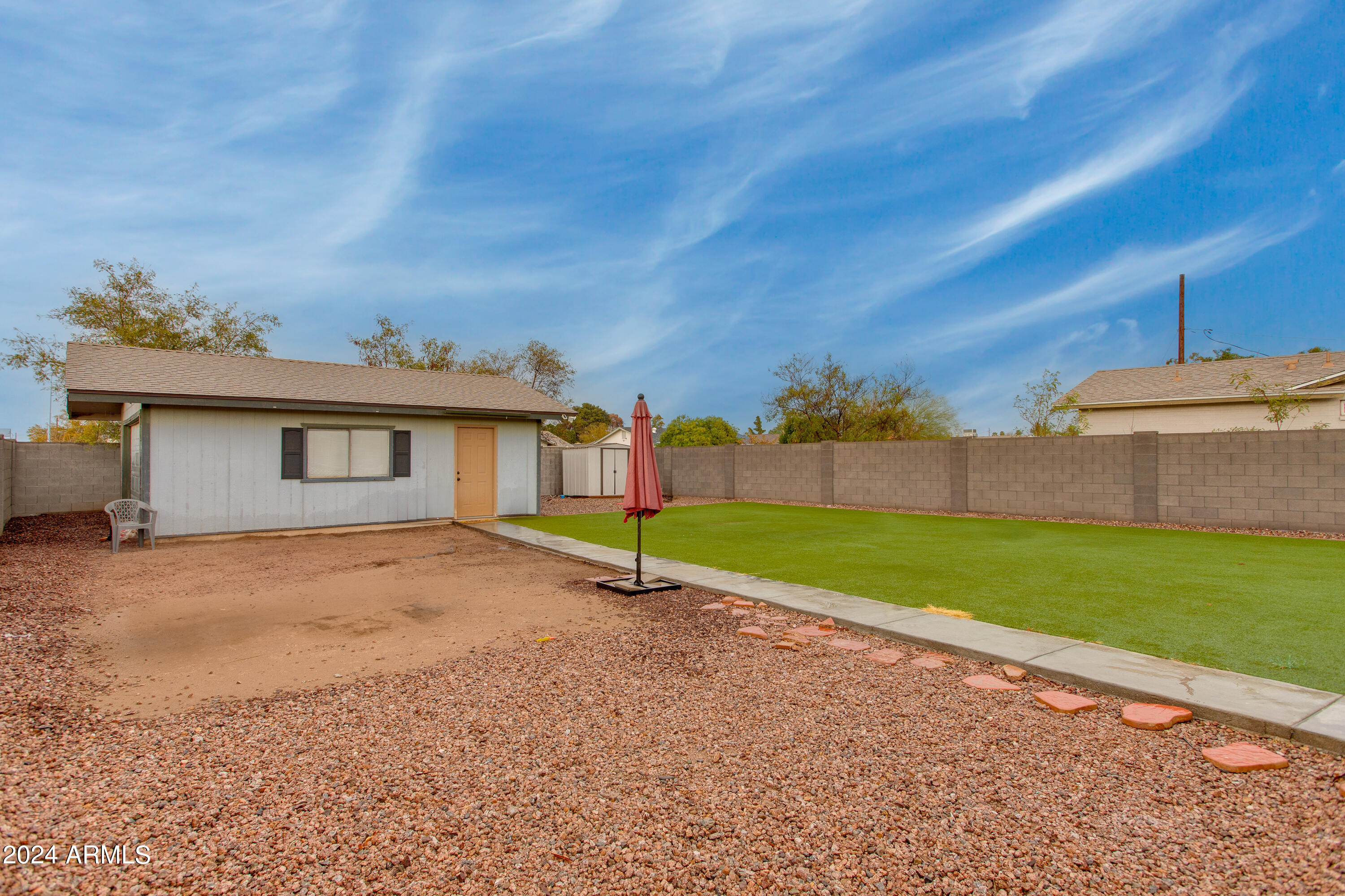 2444 E MCARTHUR Drive