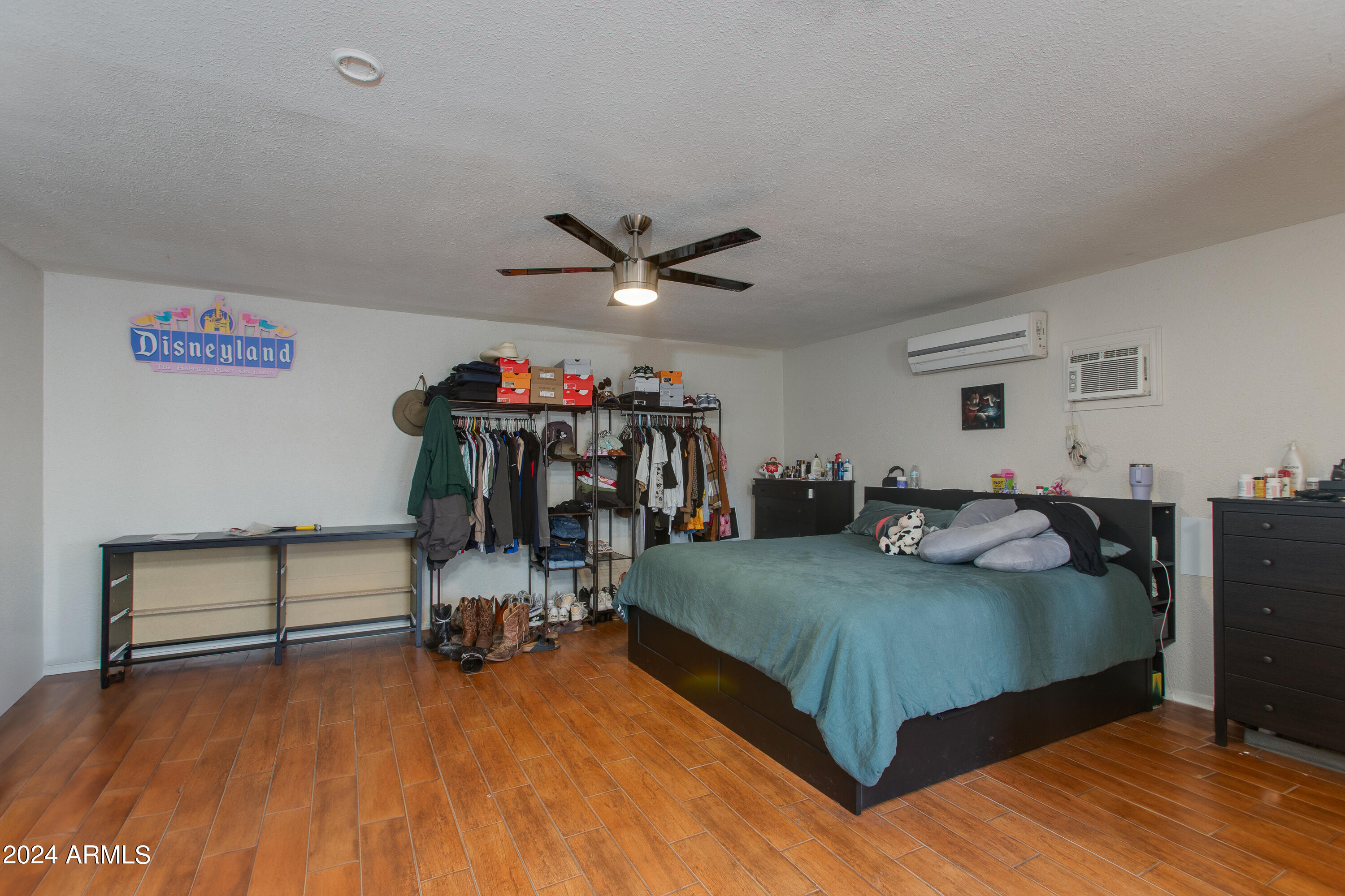 2444 E MCARTHUR Drive