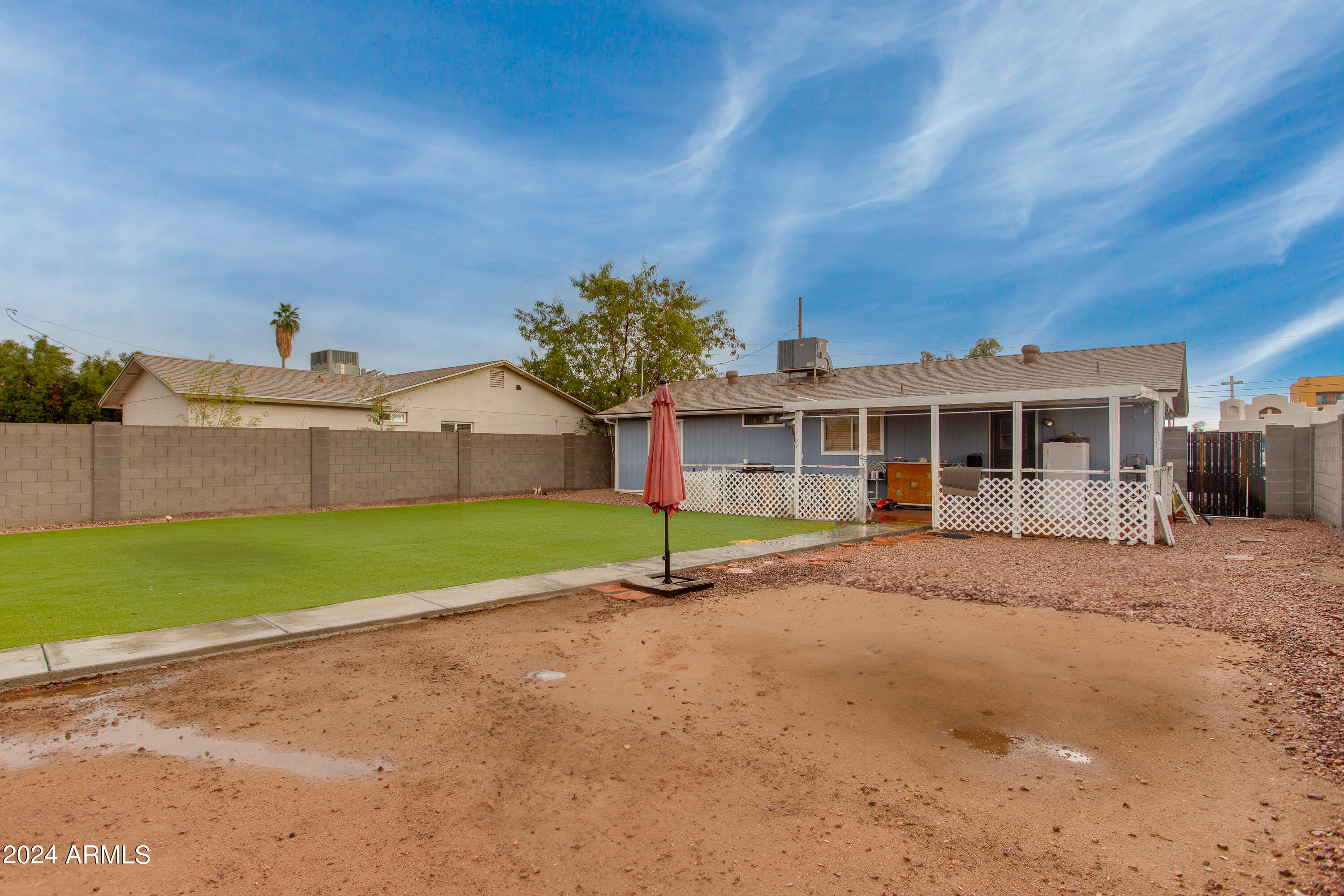 2444 E MCARTHUR Drive