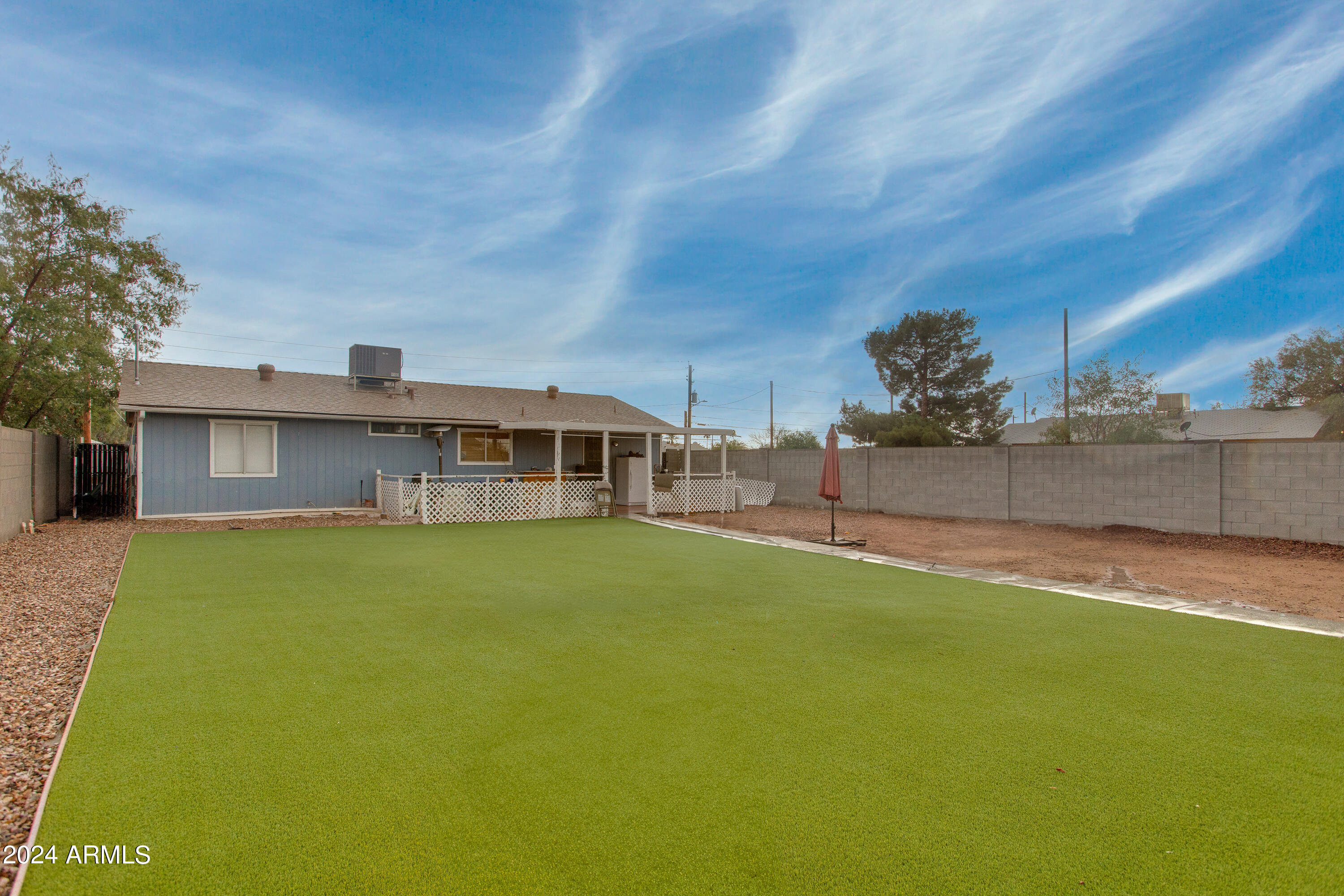 2444 E MCARTHUR Drive