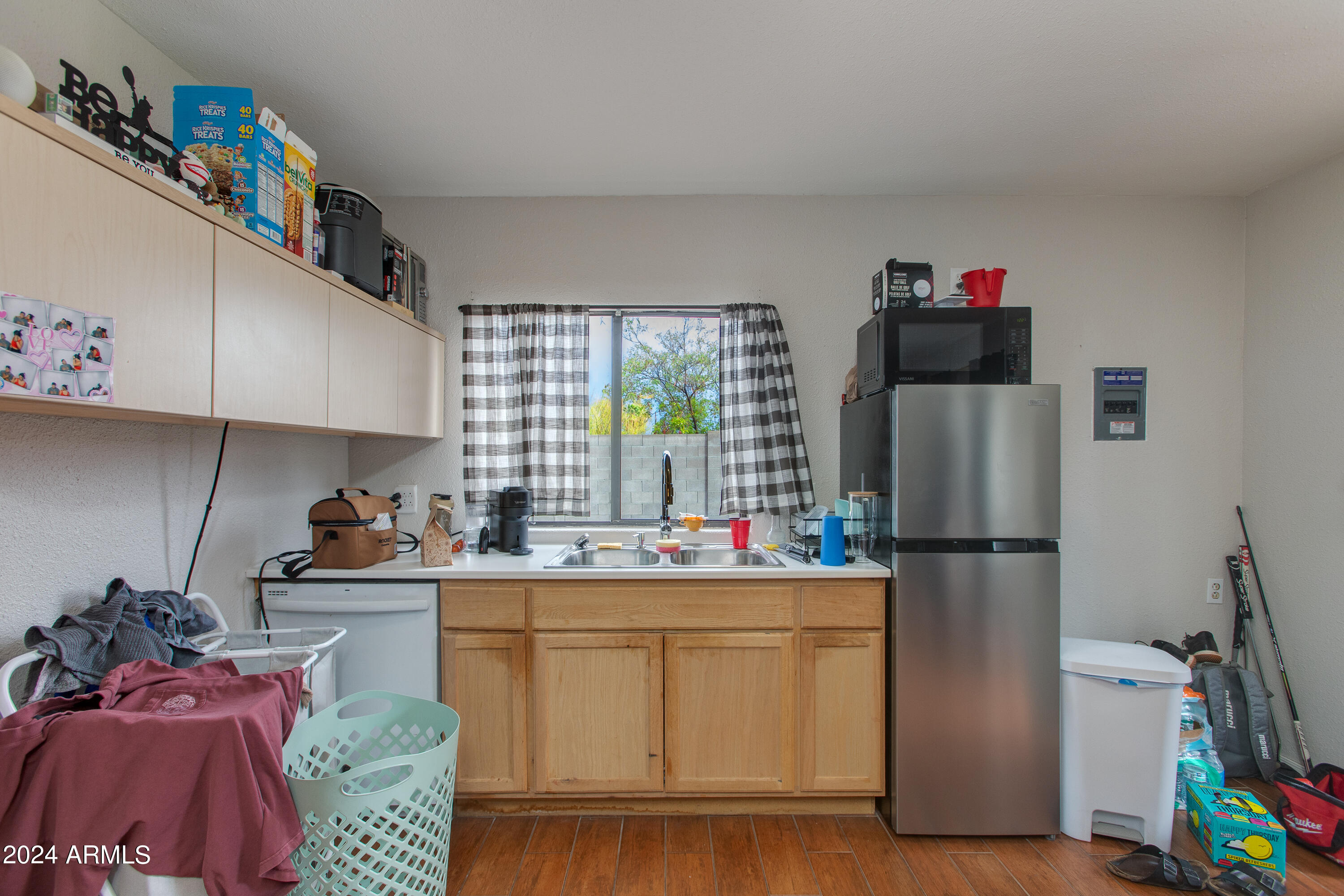 2444 E MCARTHUR Drive