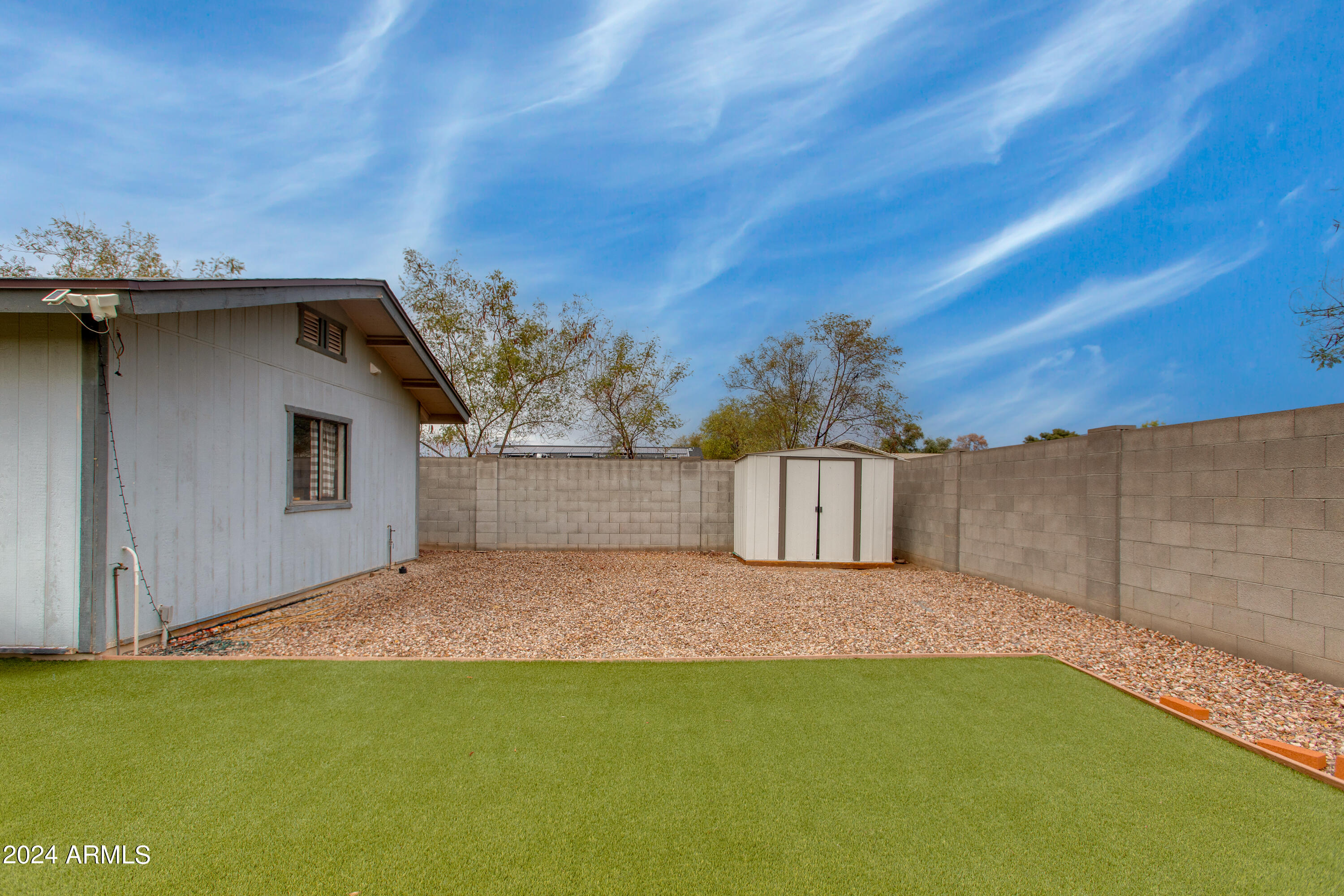 2444 E MCARTHUR Drive