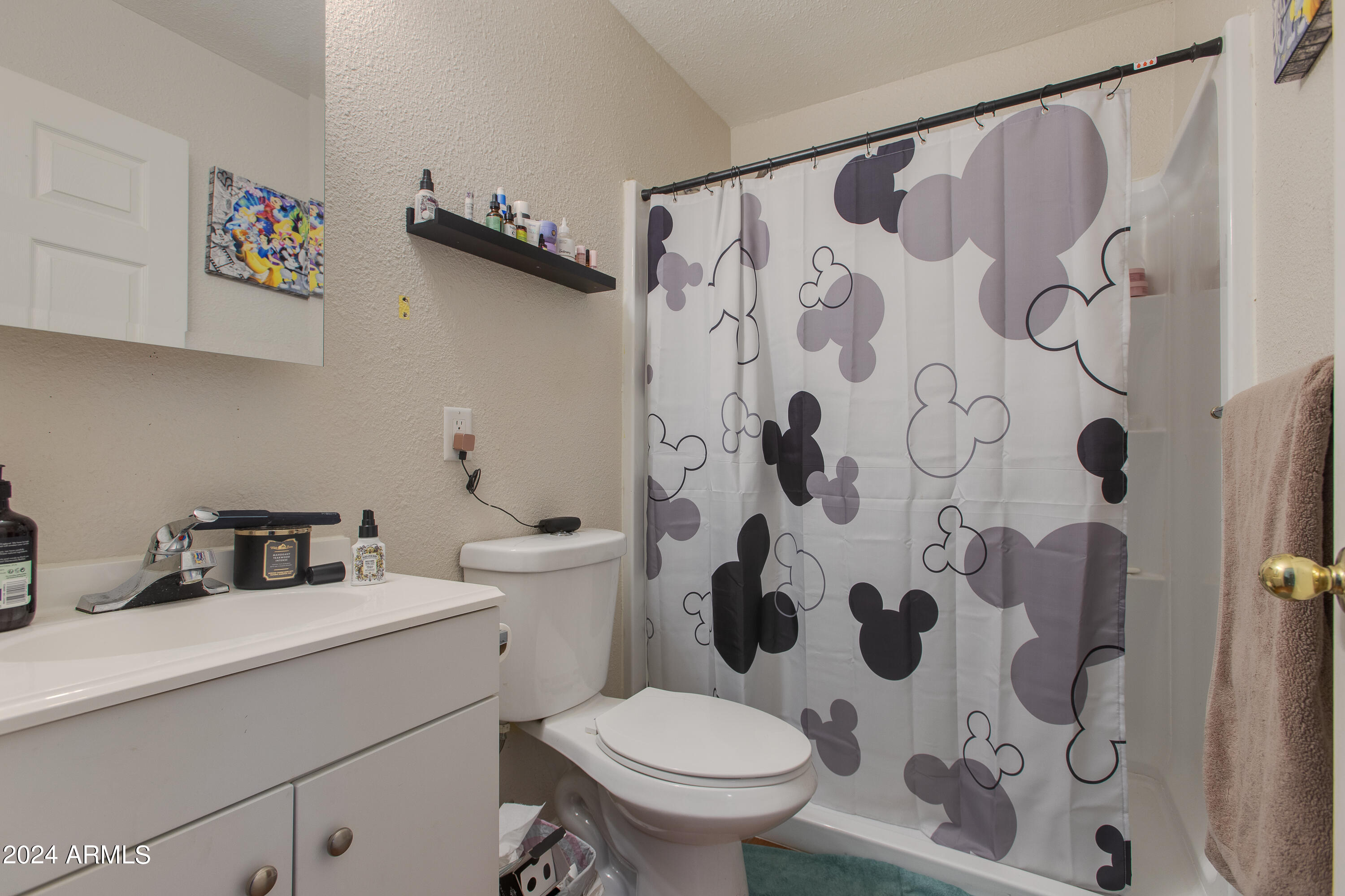 2444 E MCARTHUR Drive