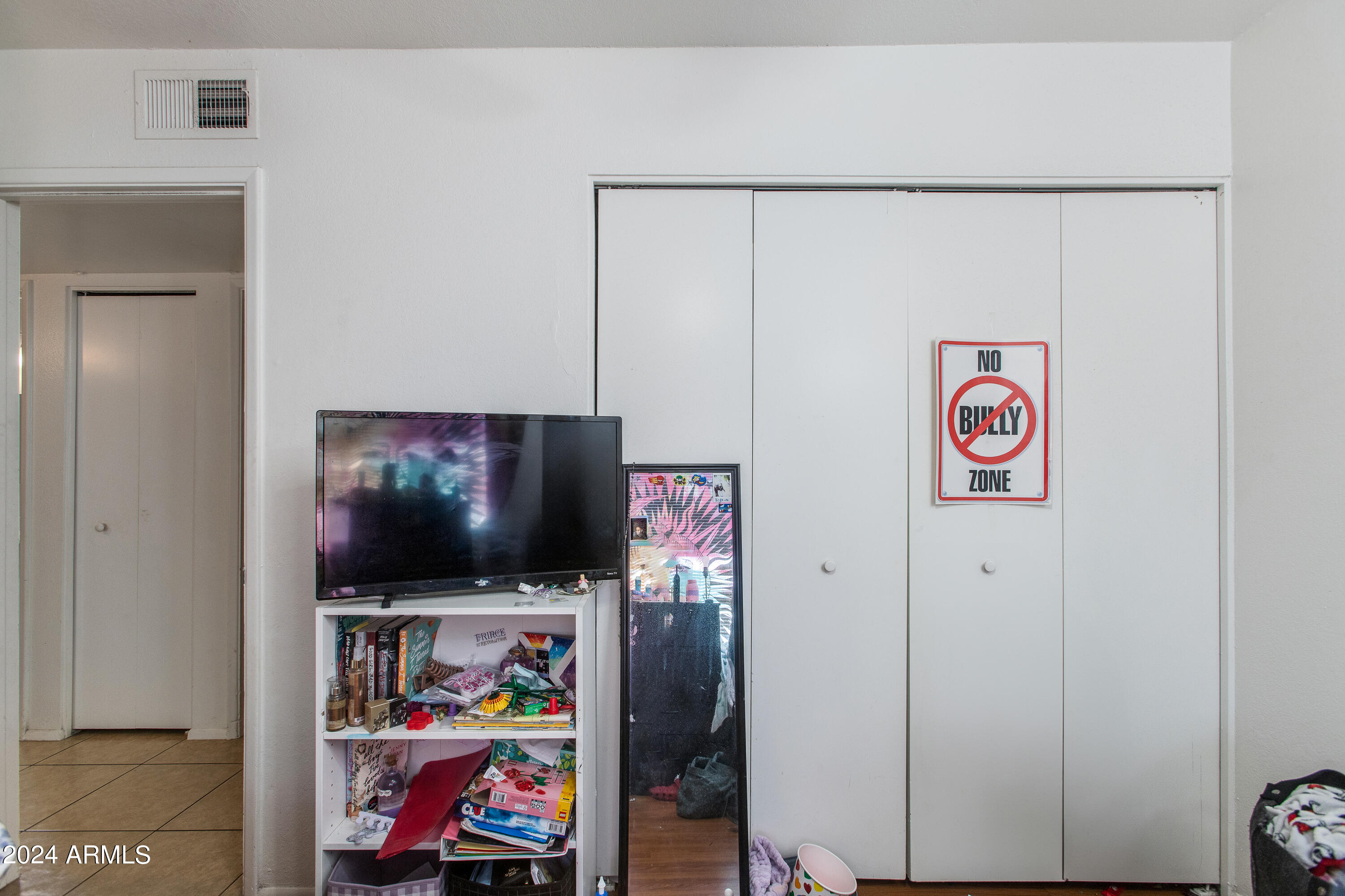 2444 E MCARTHUR Drive