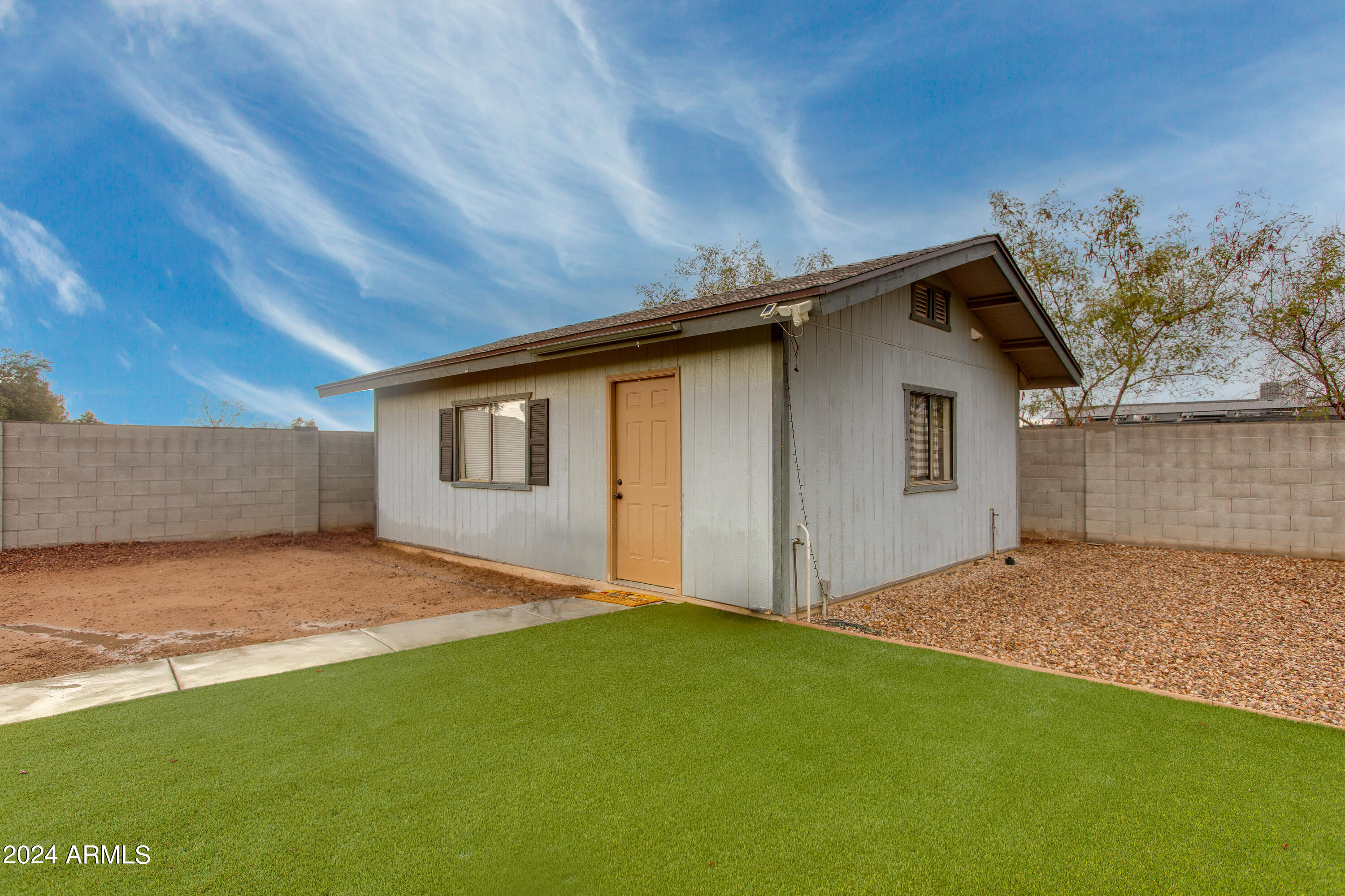 2444 E MCARTHUR Drive