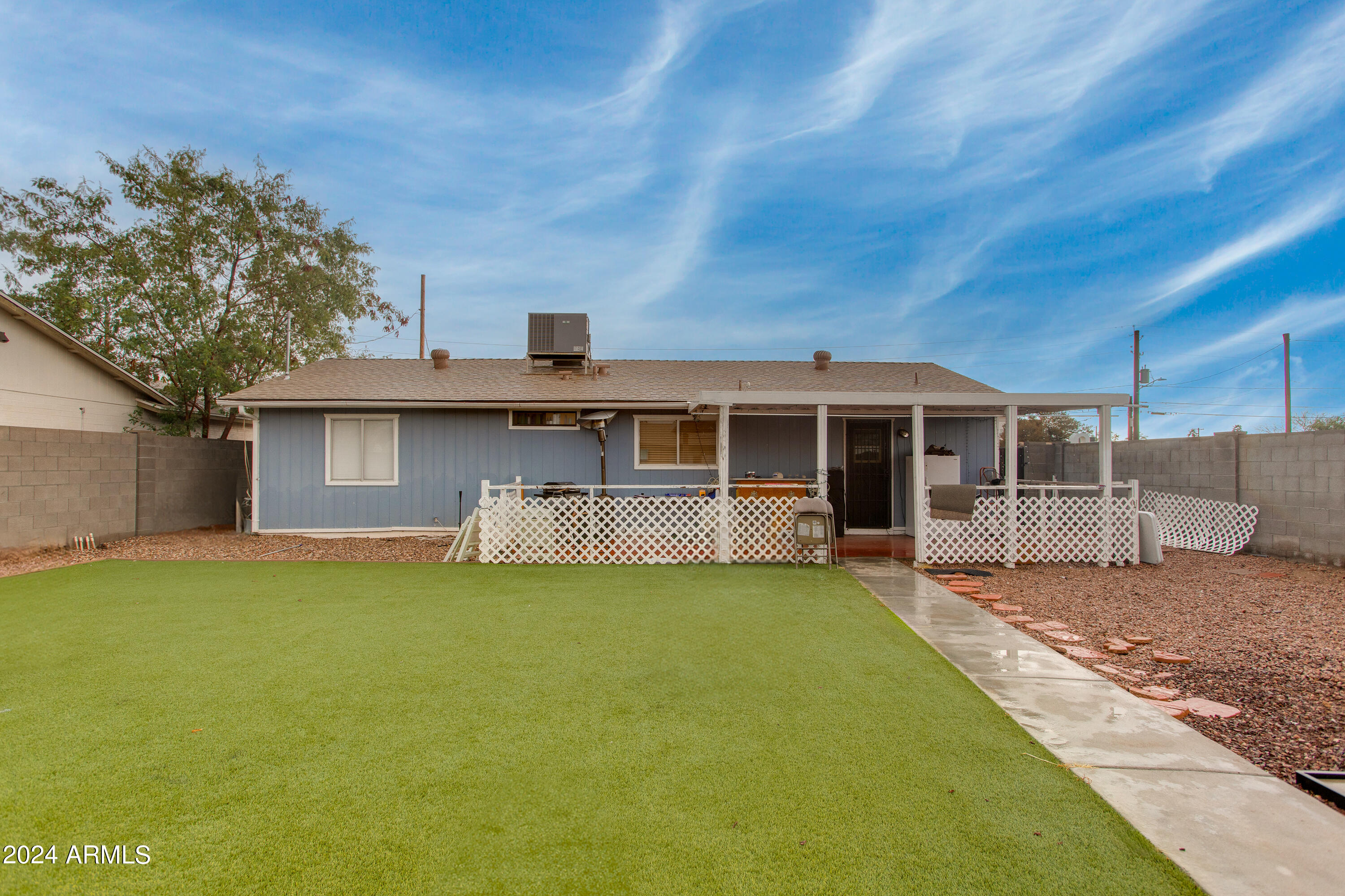 2444 E MCARTHUR Drive