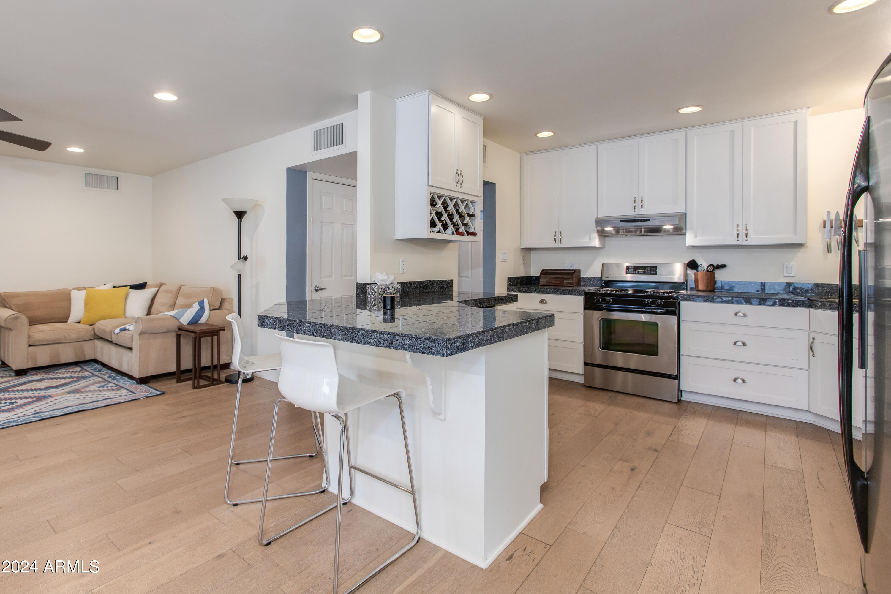 3536 E MEADOWBROOK Avenue