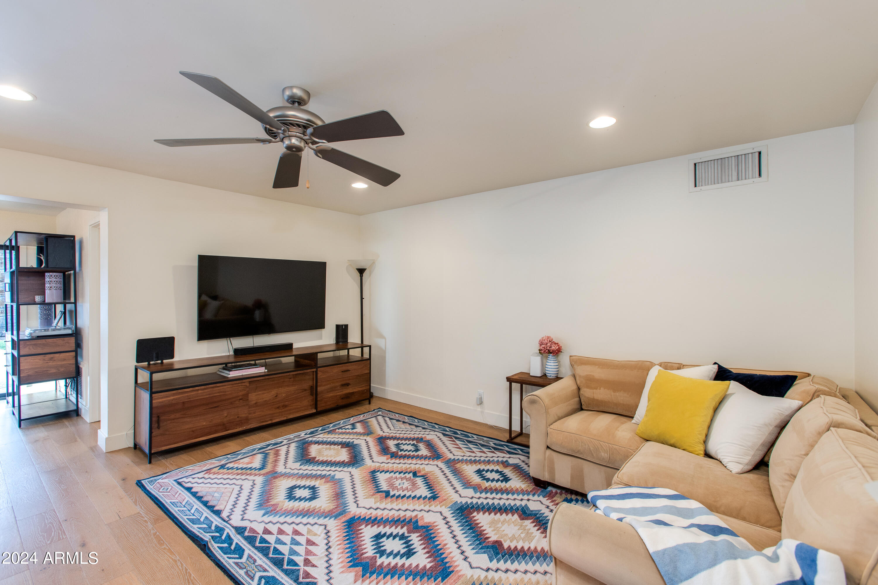 3536 E MEADOWBROOK Avenue