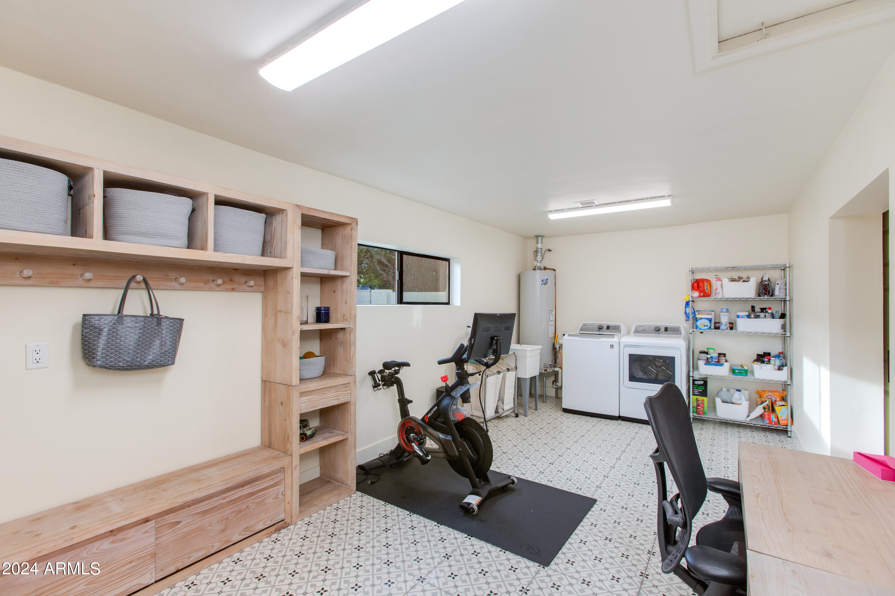 3536 E MEADOWBROOK Avenue