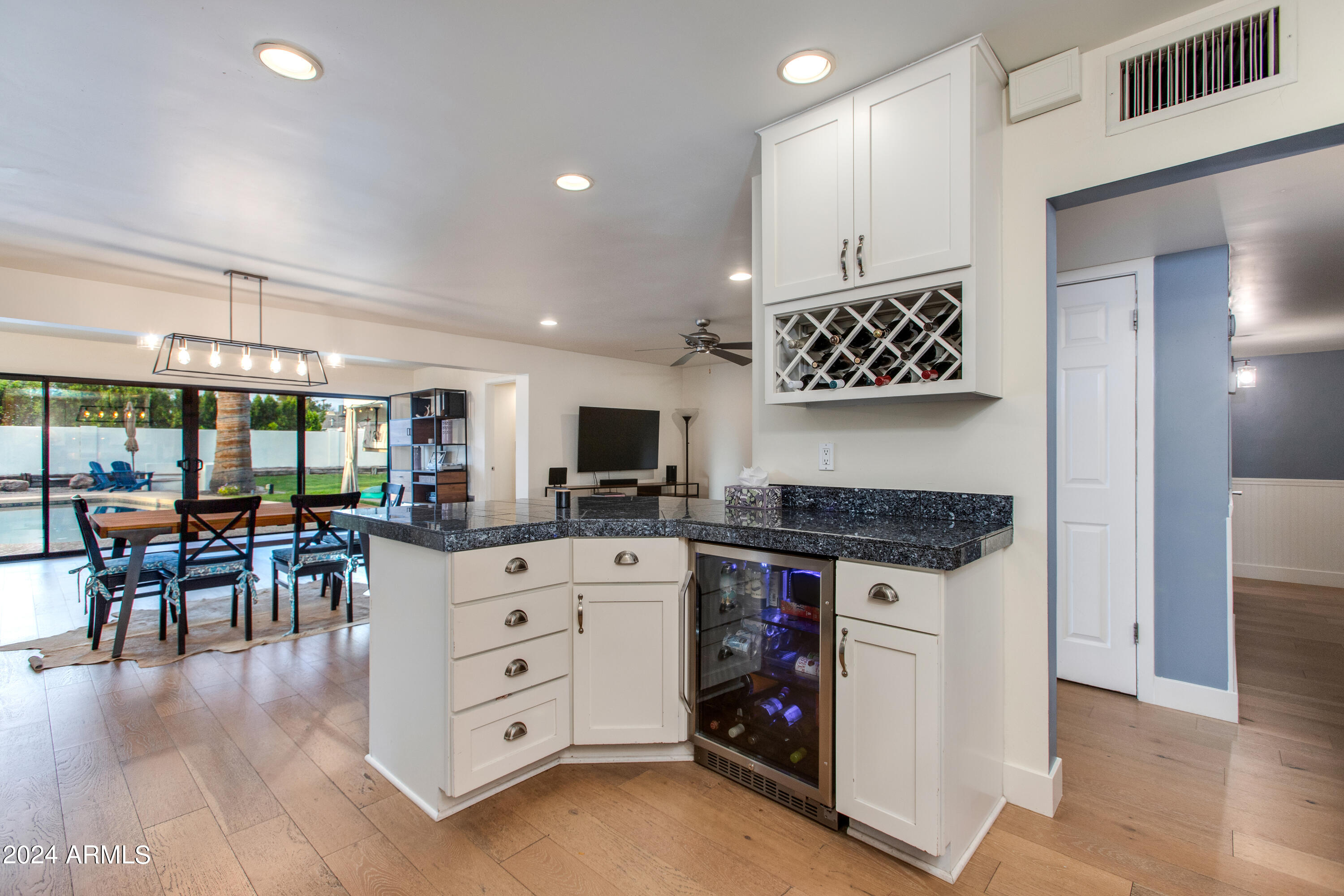 3536 E MEADOWBROOK Avenue