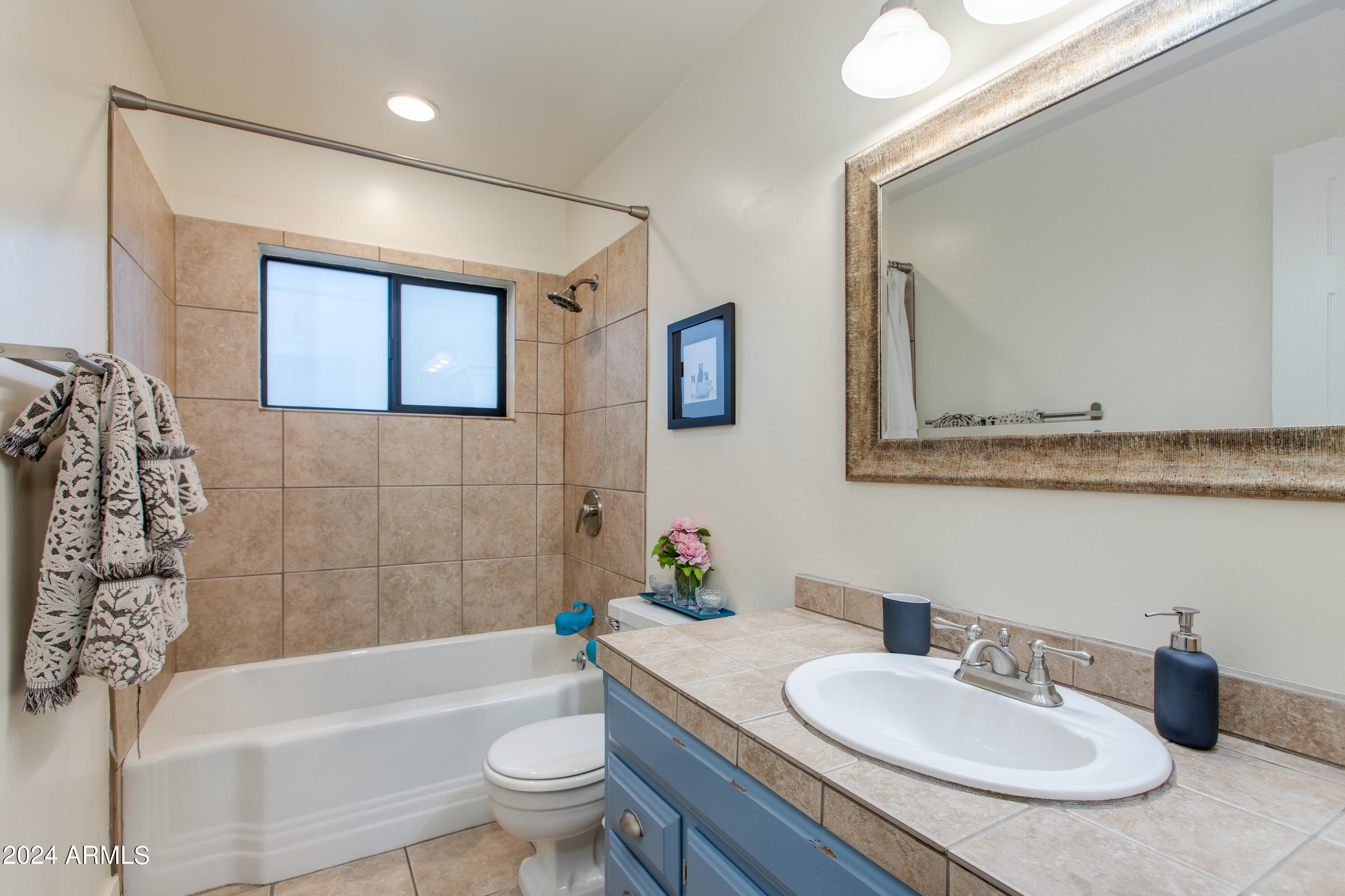 3536 E MEADOWBROOK Avenue