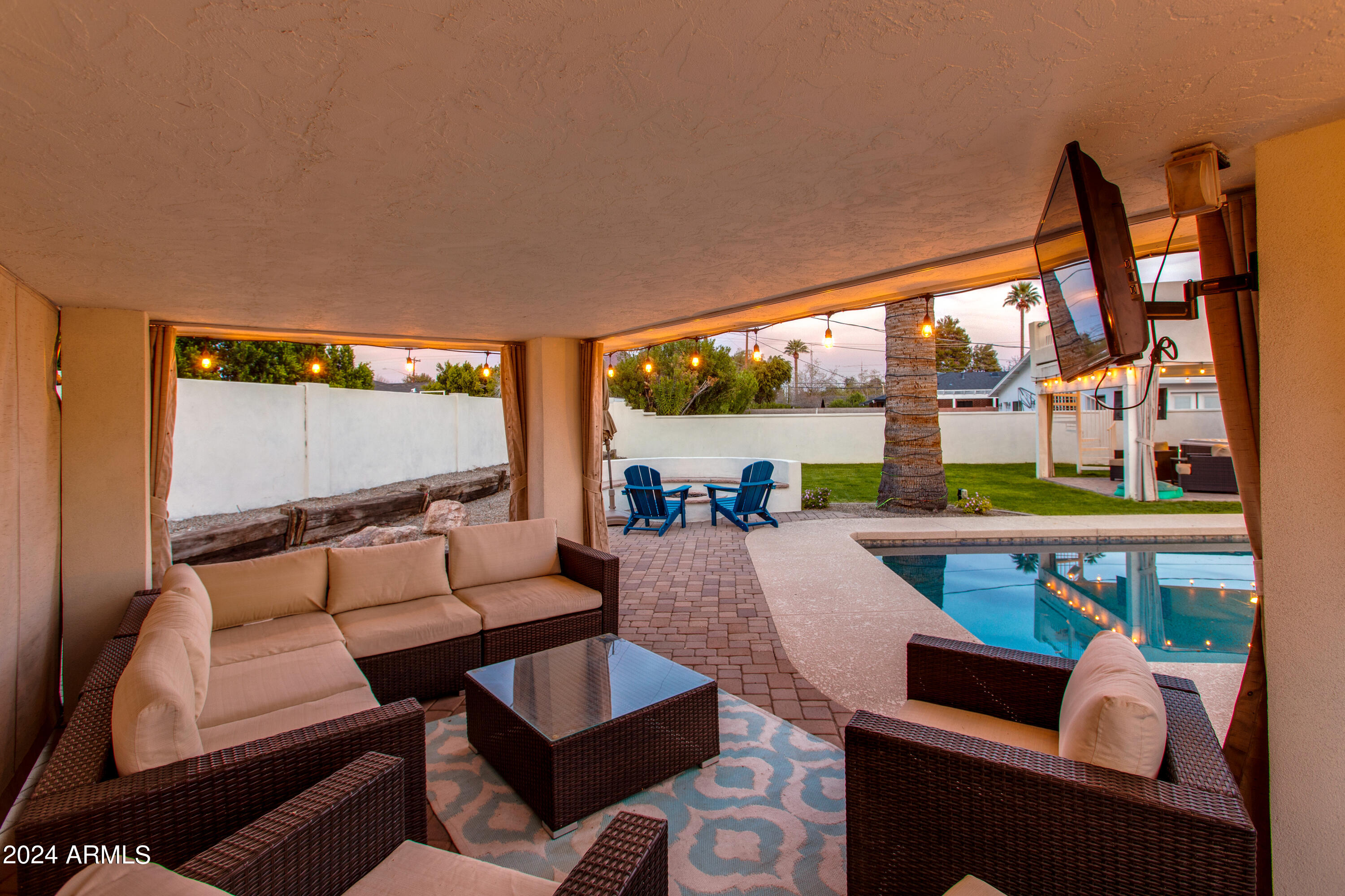 3536 E MEADOWBROOK Avenue