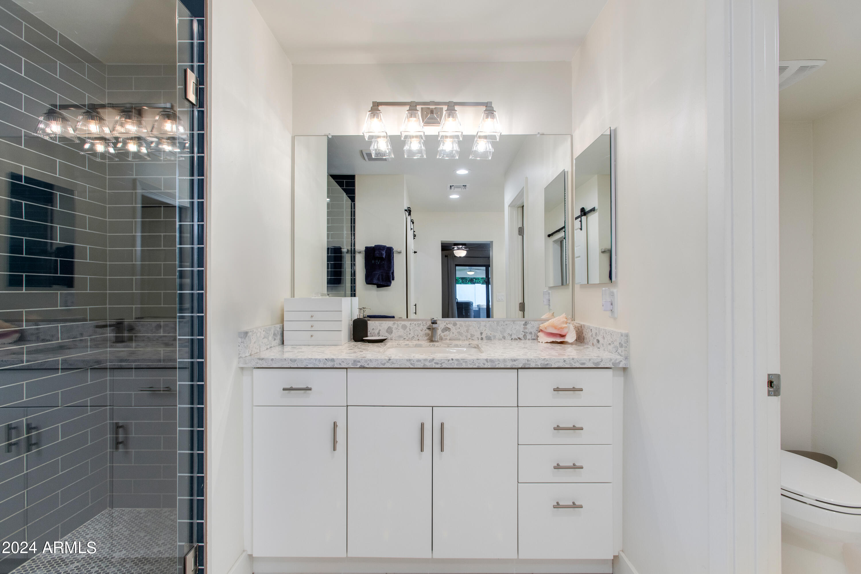 3536 E MEADOWBROOK Avenue