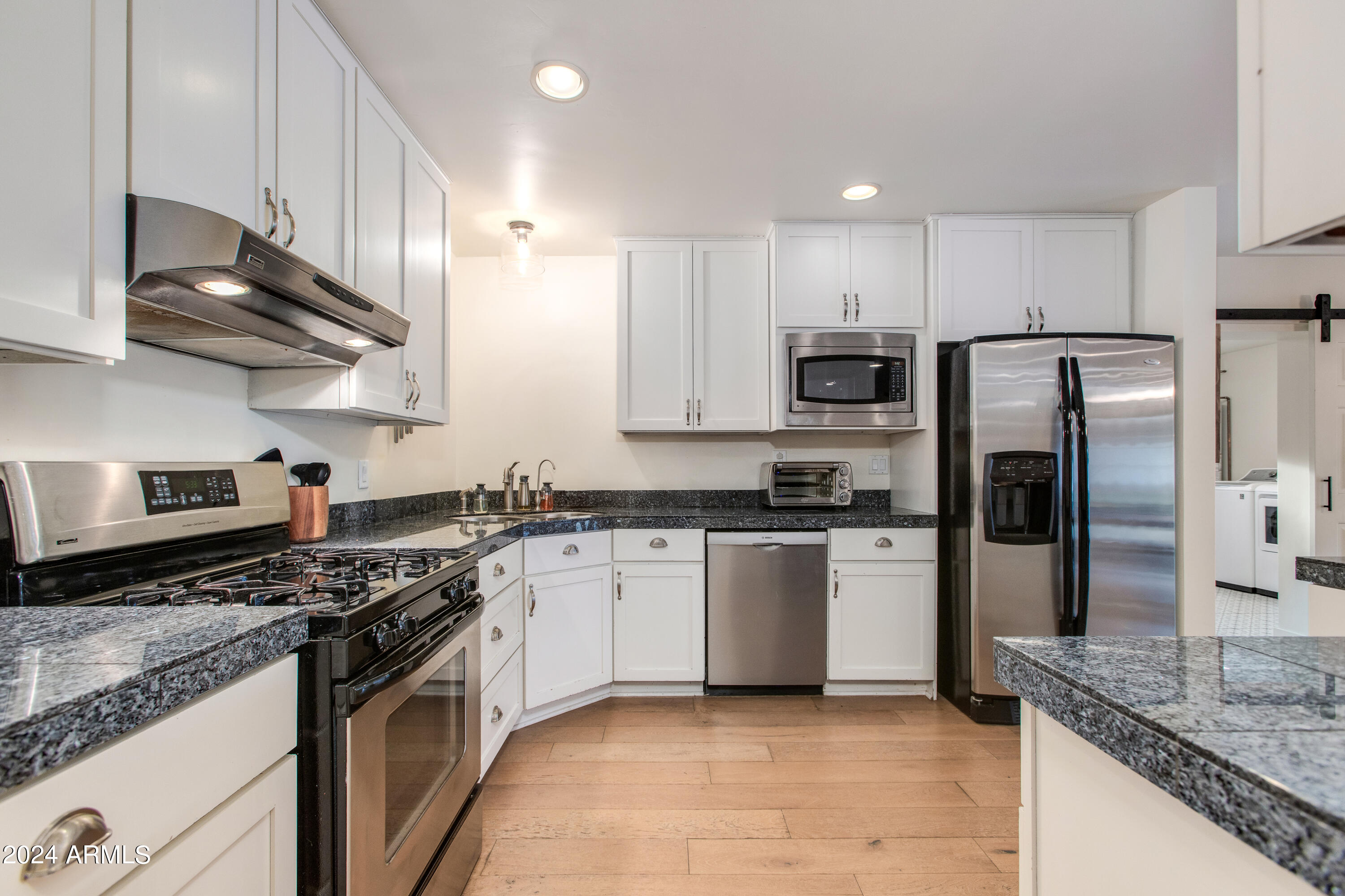 3536 E MEADOWBROOK Avenue