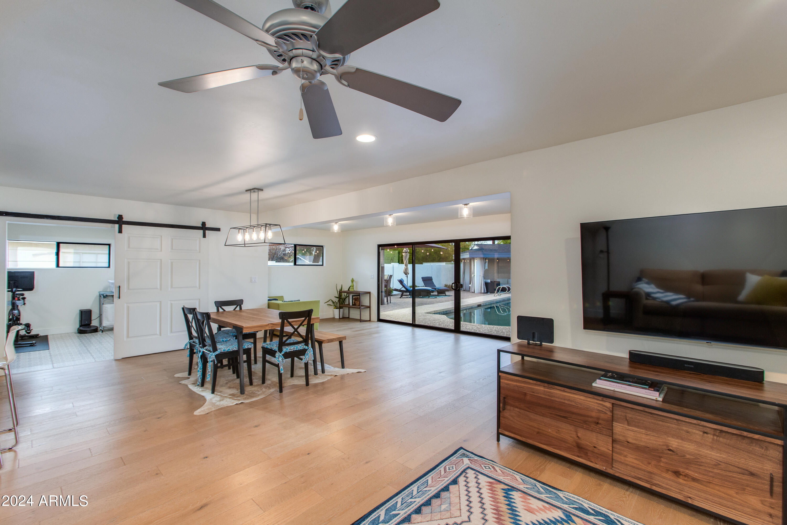 3536 E MEADOWBROOK Avenue