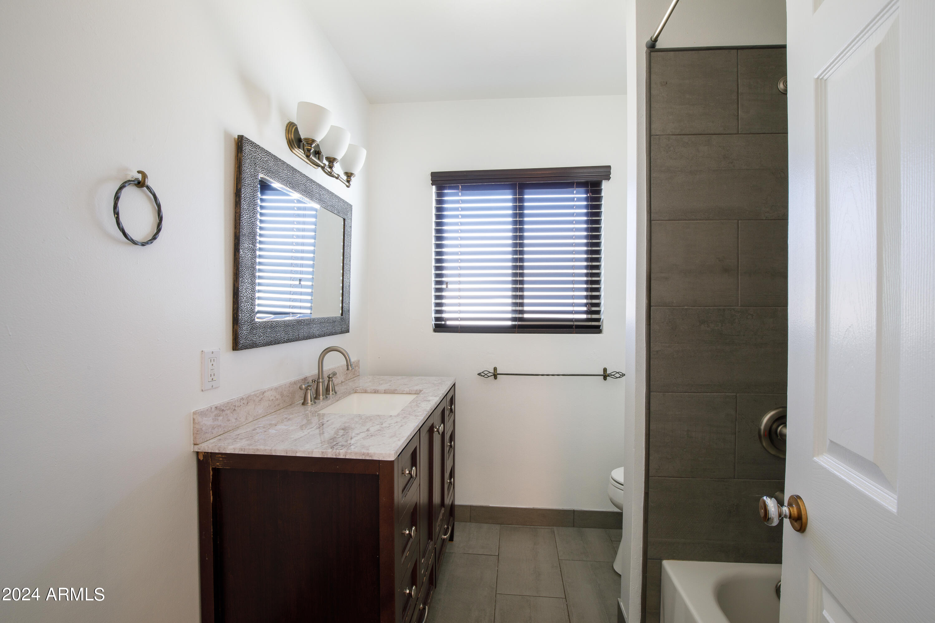 4714 E WINDSOR Avenue