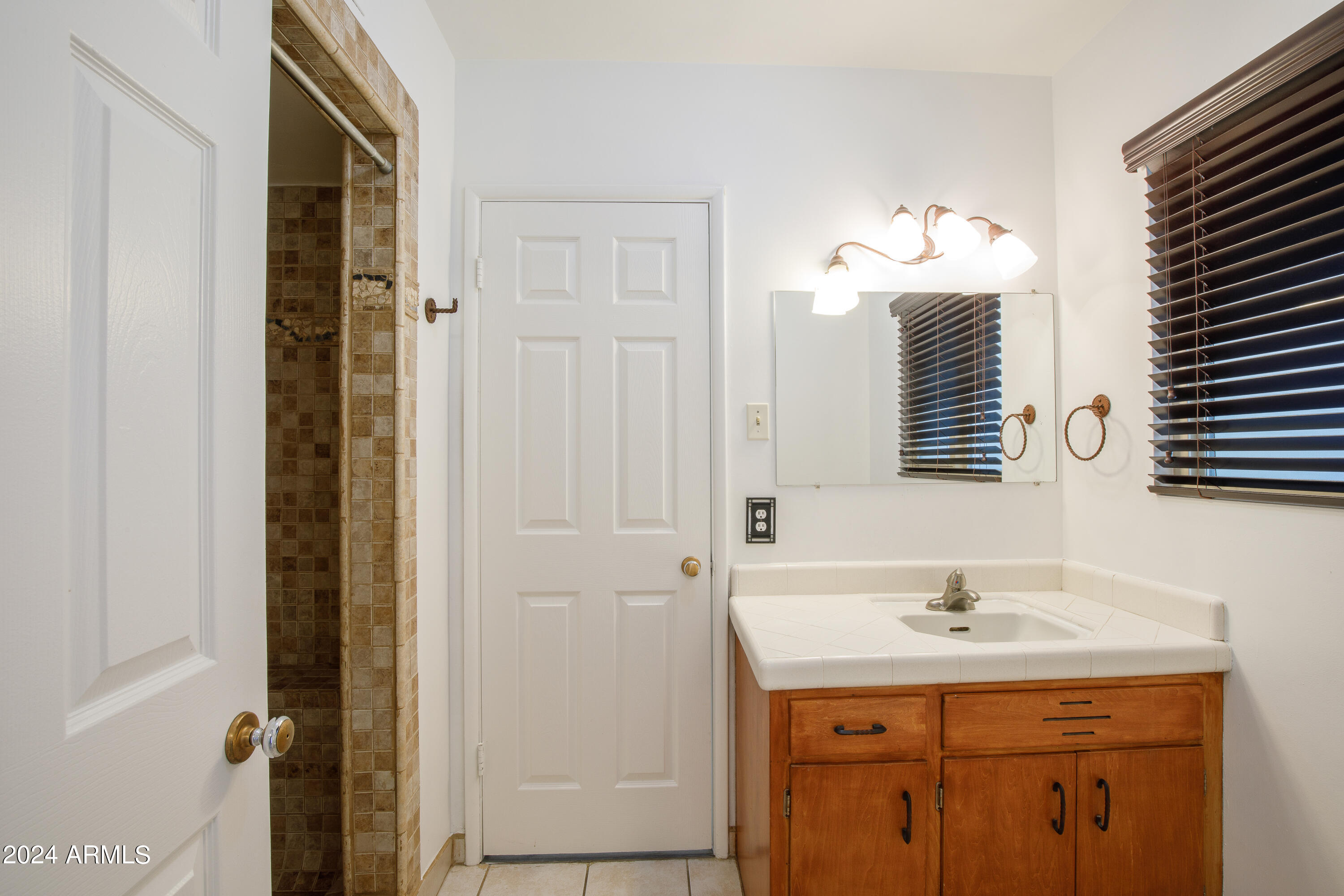 4714 E WINDSOR Avenue