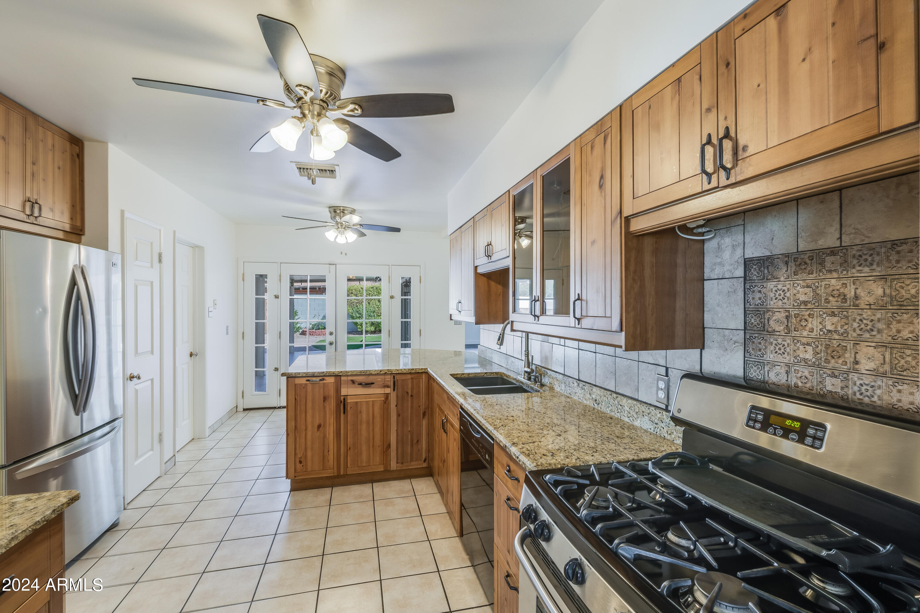 4714 E WINDSOR Avenue