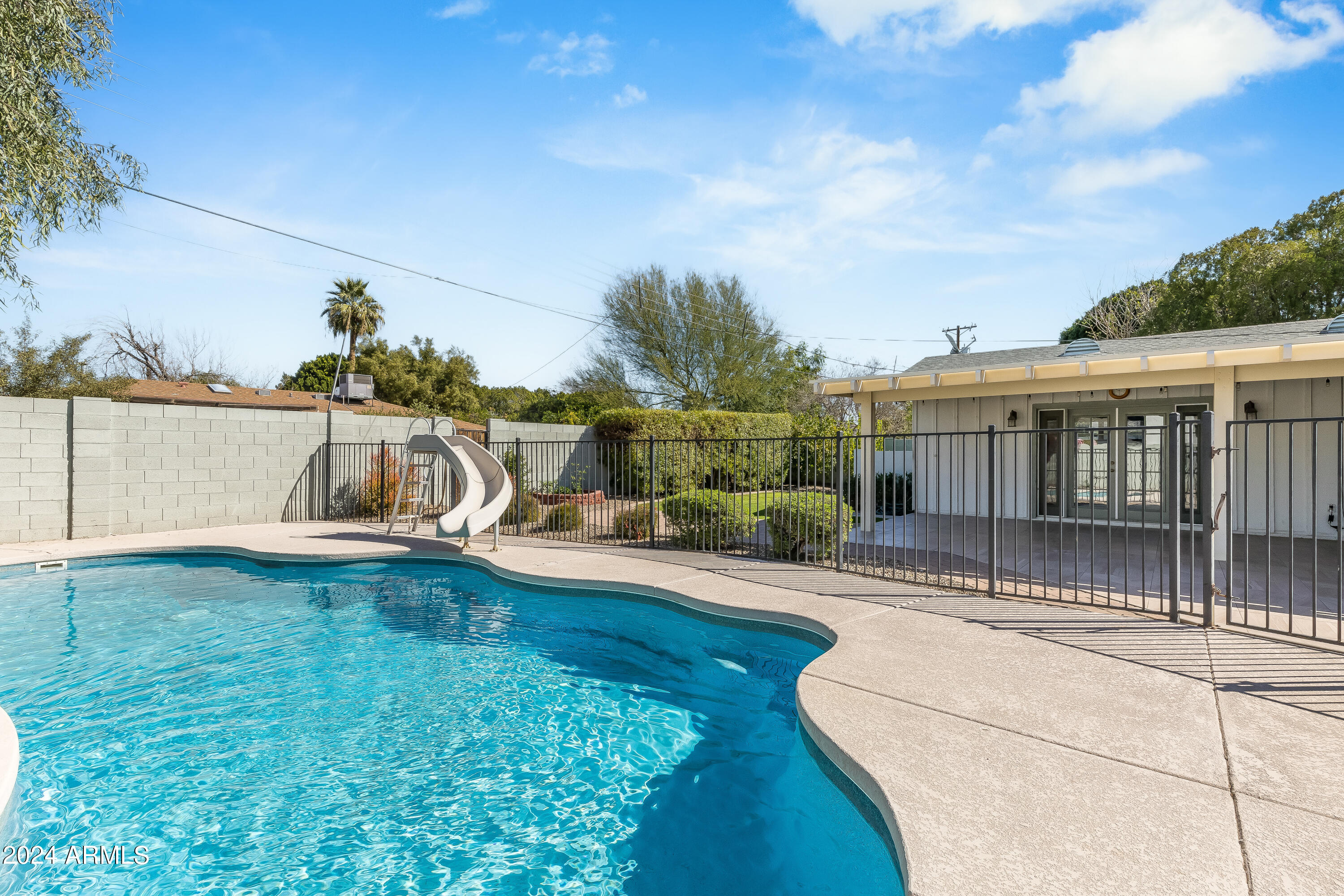 4714 E WINDSOR Avenue