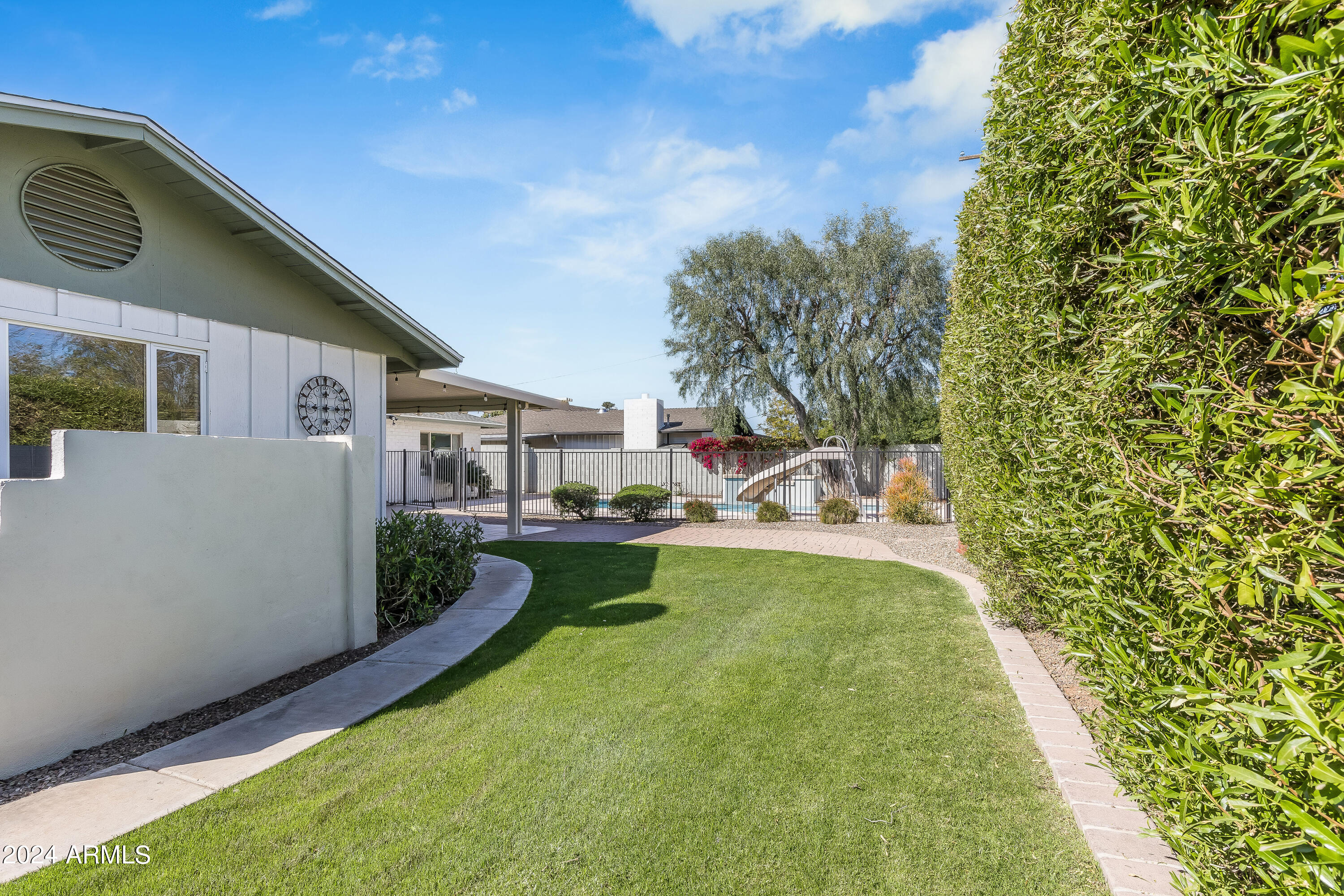 4714 E WINDSOR Avenue