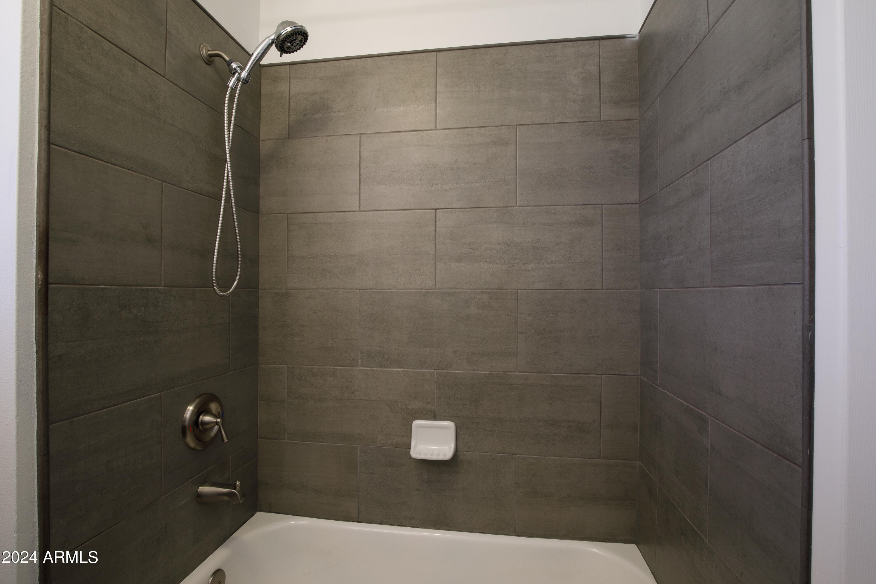 4714 E WINDSOR Avenue