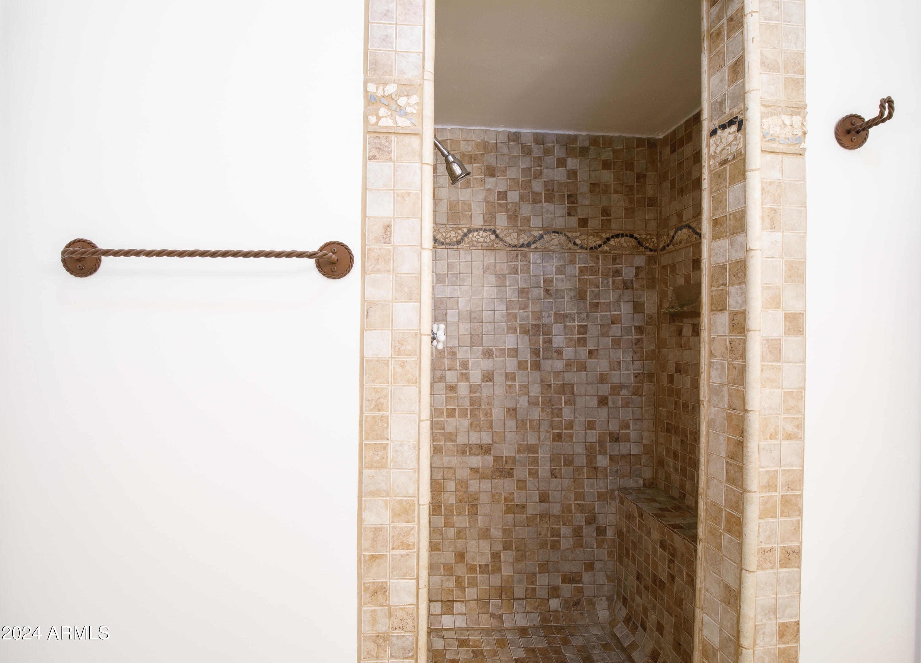 4714 E WINDSOR Avenue