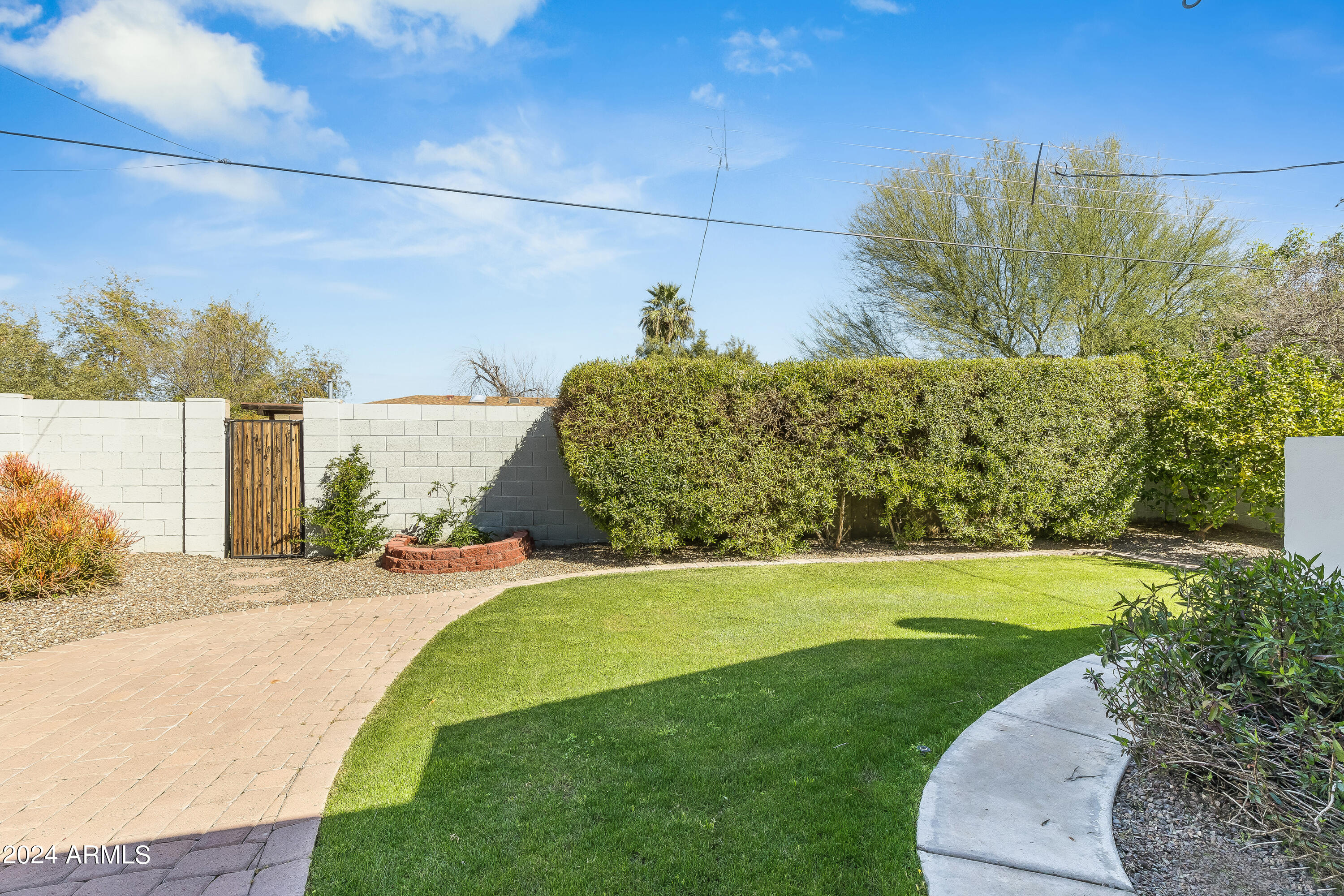 4714 E WINDSOR Avenue