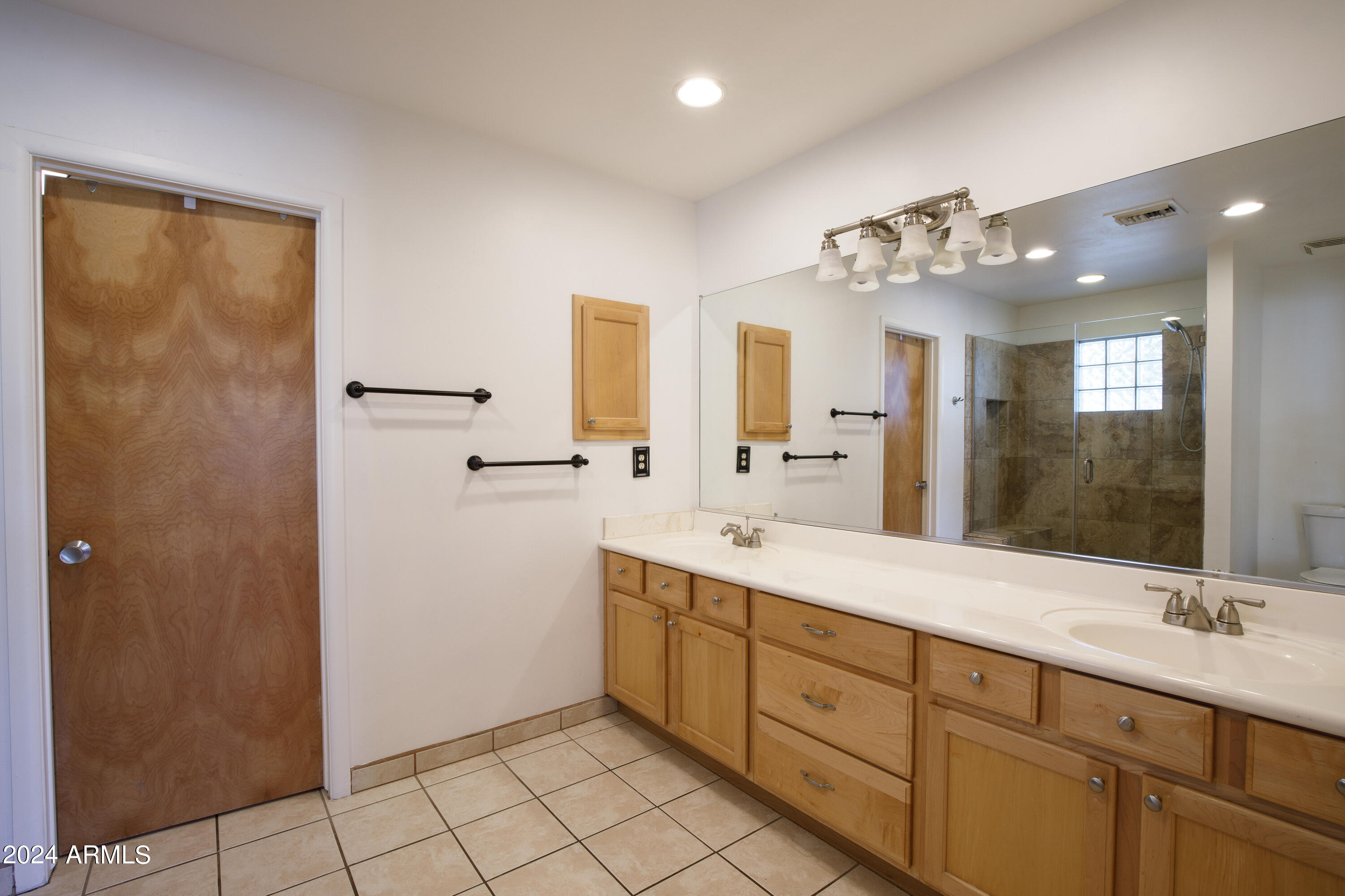 4714 E WINDSOR Avenue